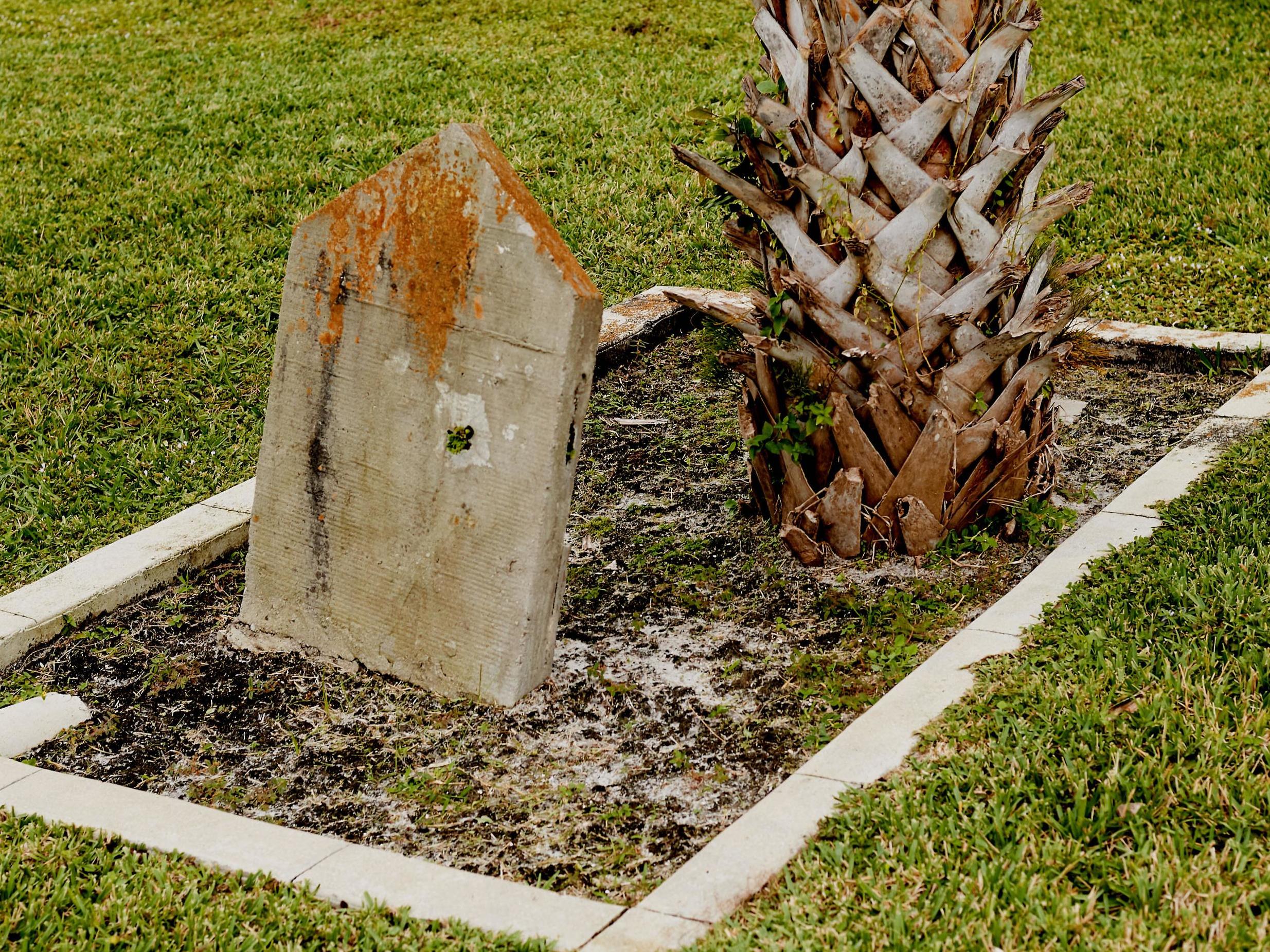 A grave in the Sugarhill Cemetery in Riviera Beach (Washington Post)