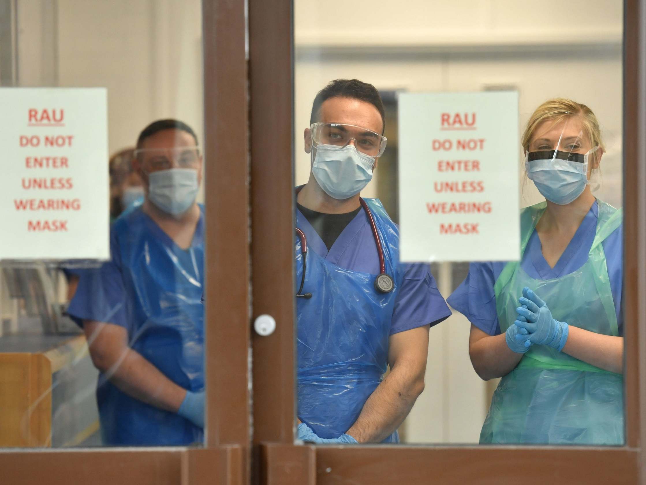 Tens of thousands of gowns arrive in UK as government battles criticism over&nbsp;PPE shortages