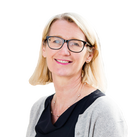 Head shot of Lynda Thomas