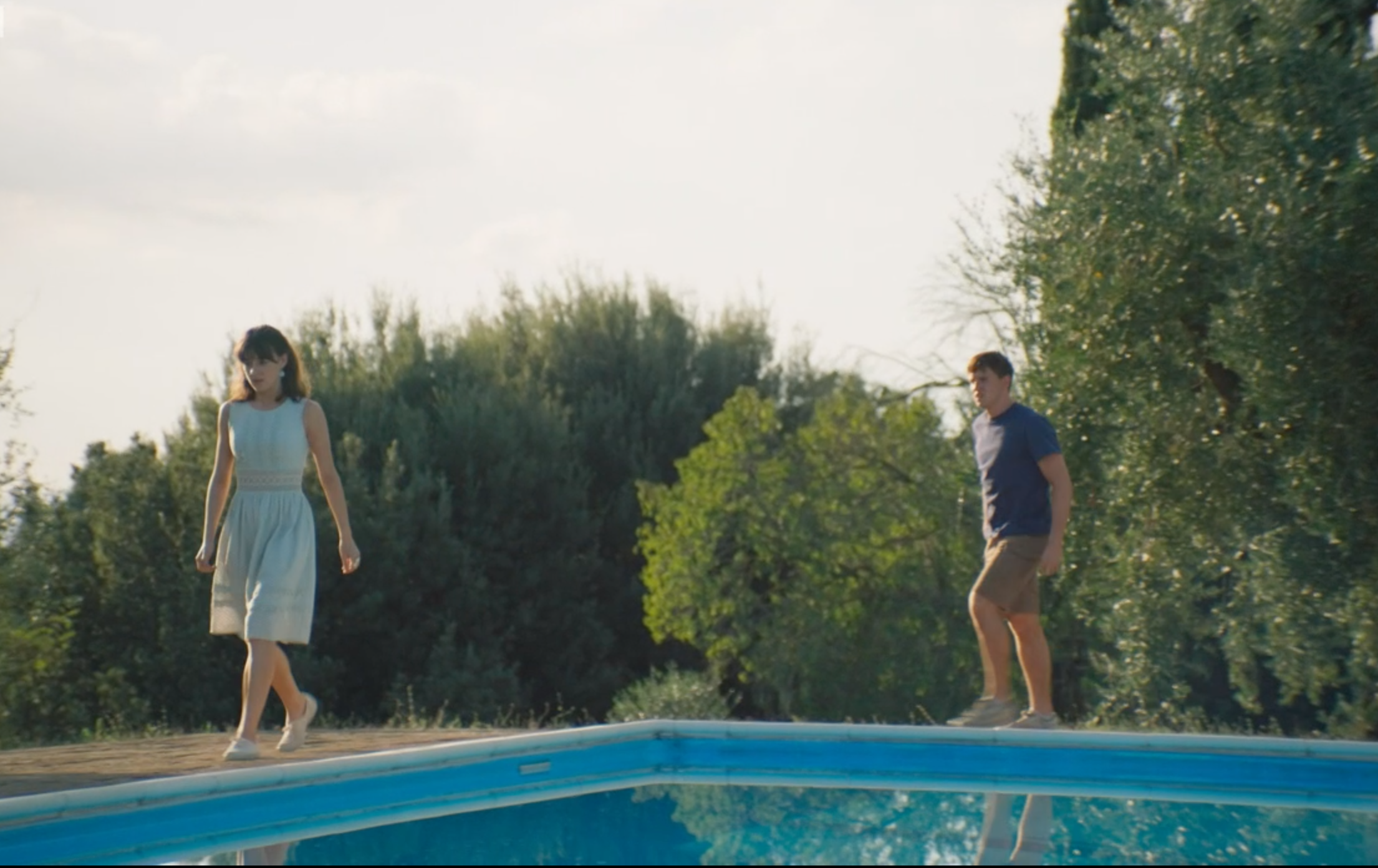 Daisy Edgar-Jones as Marianne and Paul Mescal as Connell