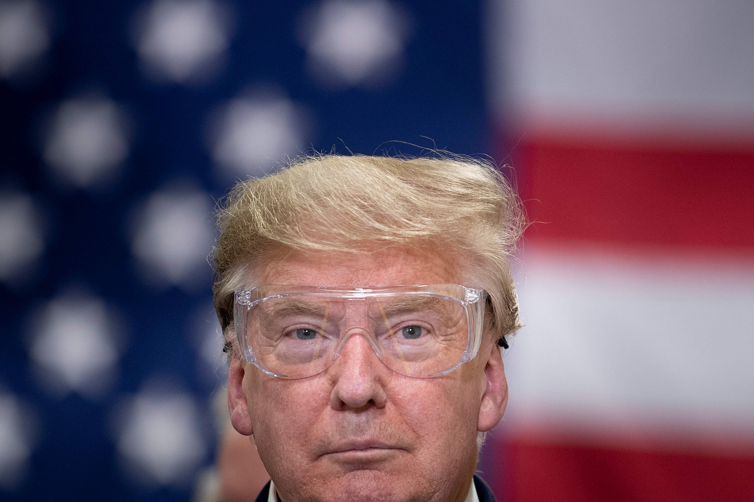 Donald Trump tours a factory producing N95 masks in Phoenix, Arizona, on 5 May 2020