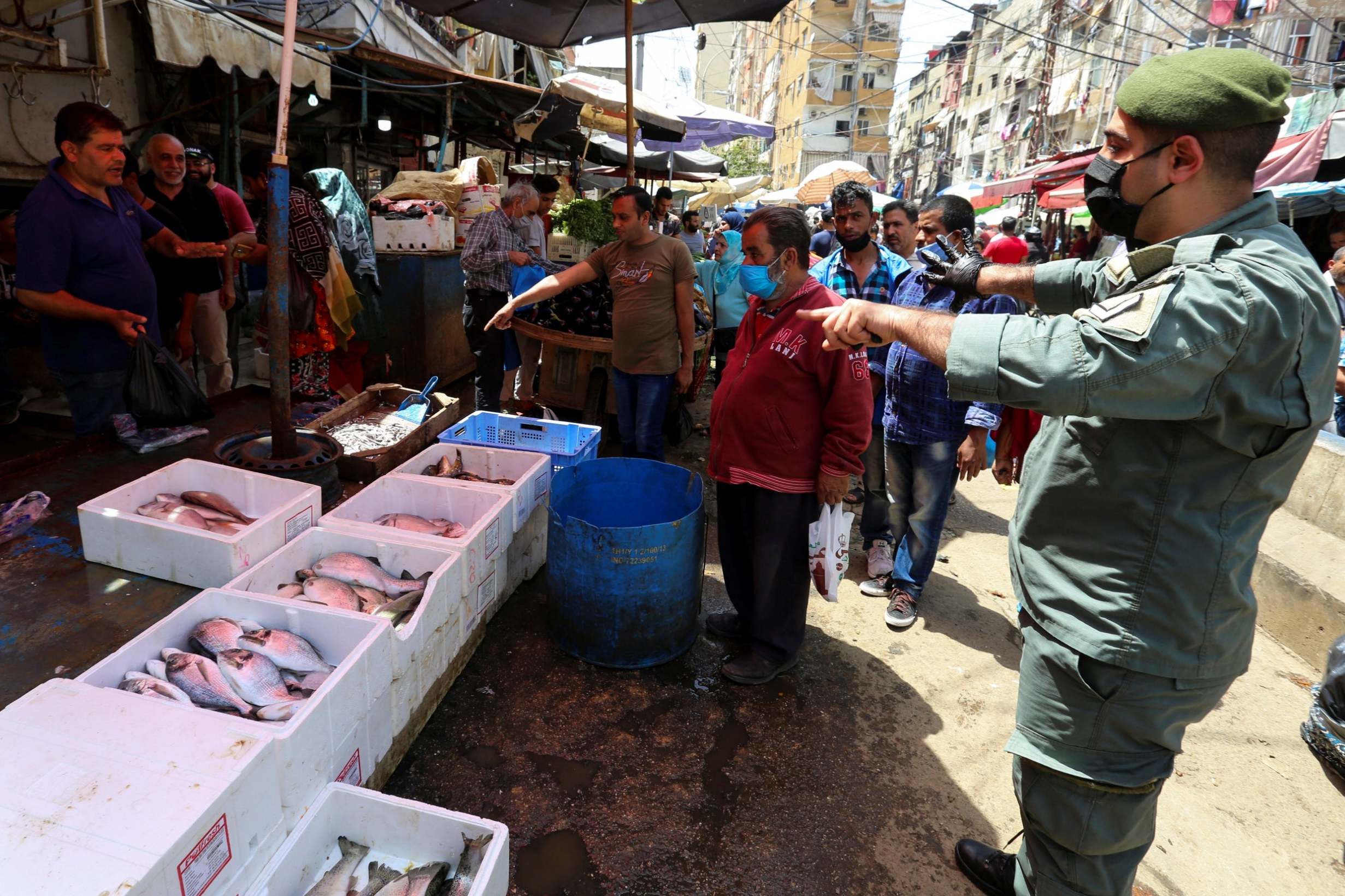 People shop at a crowded souk in Beirut last week, prior to another lockdown
