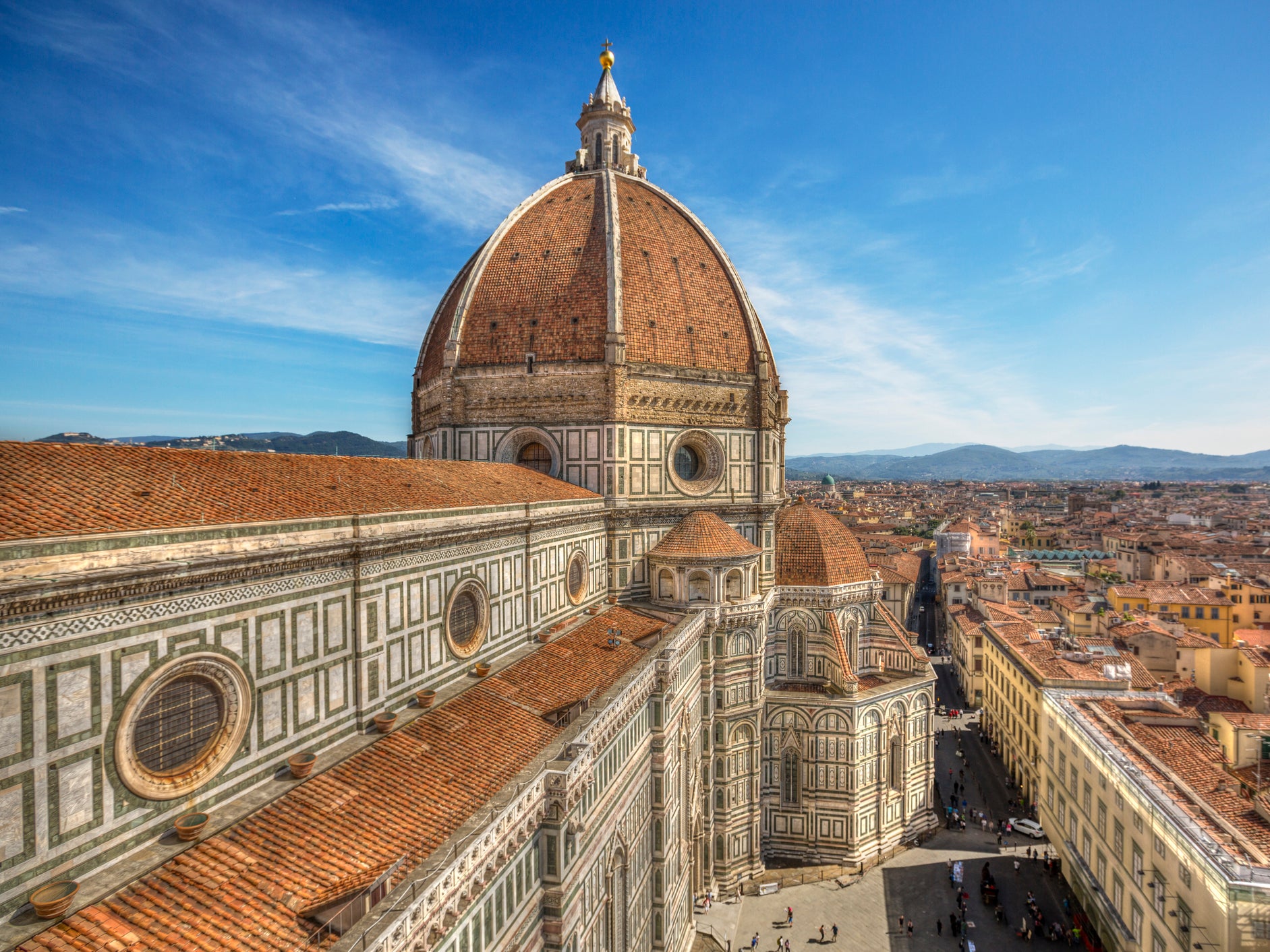 Intersecting spiraling loxodromic curves hold up the inner layer of the famous duomo - the dome of the Santa Maria del Fiore Cathedral in Florence