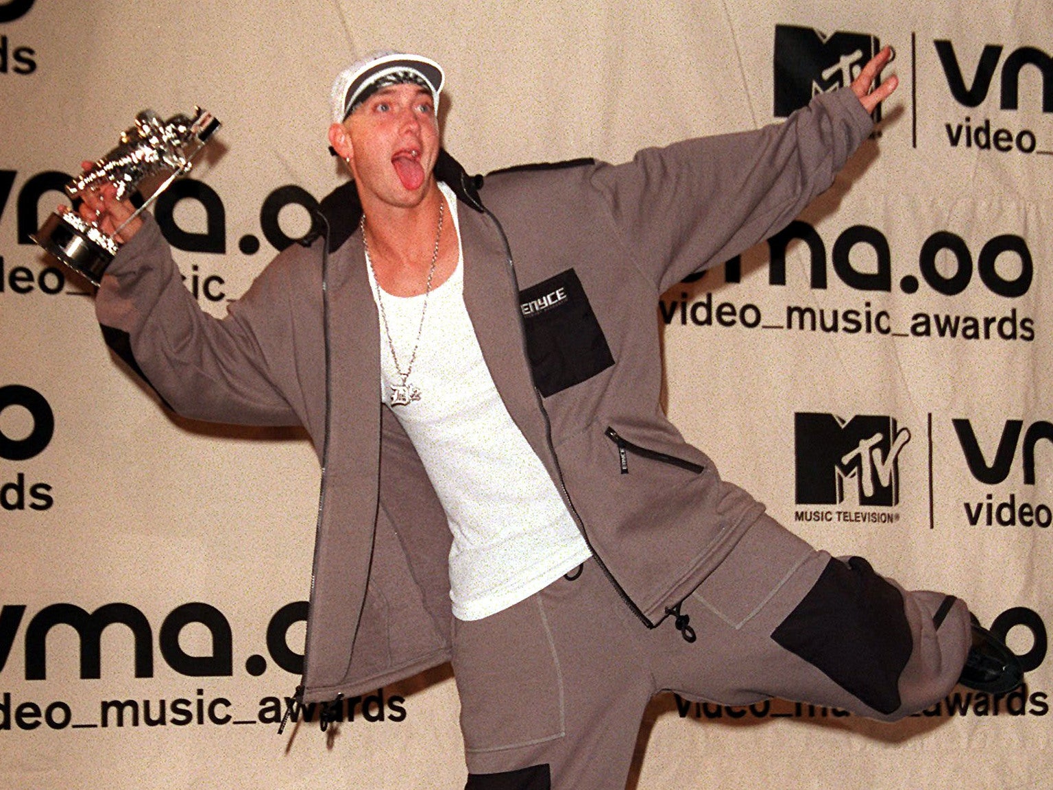 Eminem celebrates at the 2000 MTV Video Music Awards