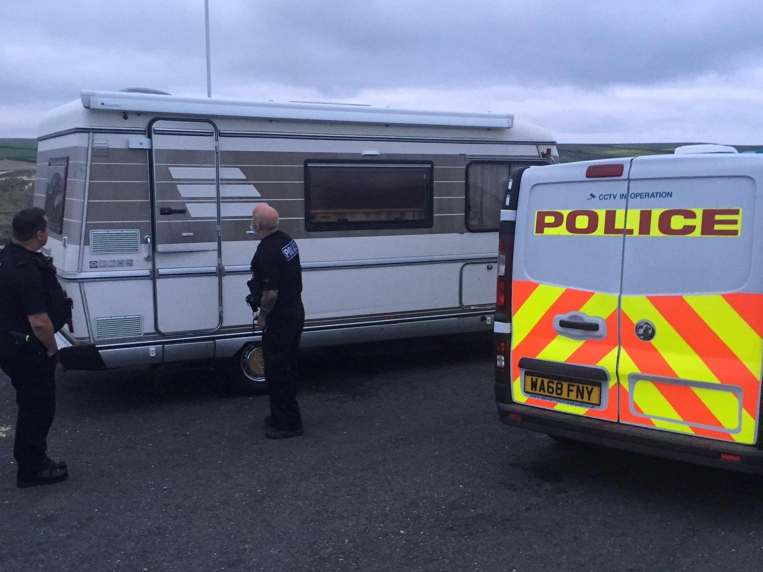 The force knocked on windows and doors to remind people of the lockdown rules