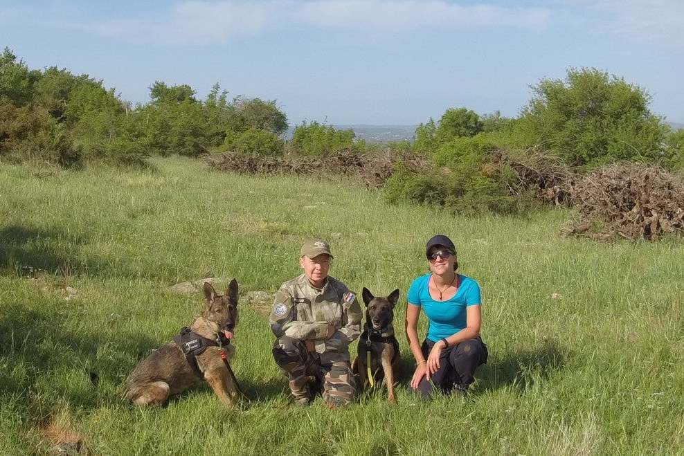 Vedrana Glavas and Andrea Pintar with the dogs (University of Zadar)