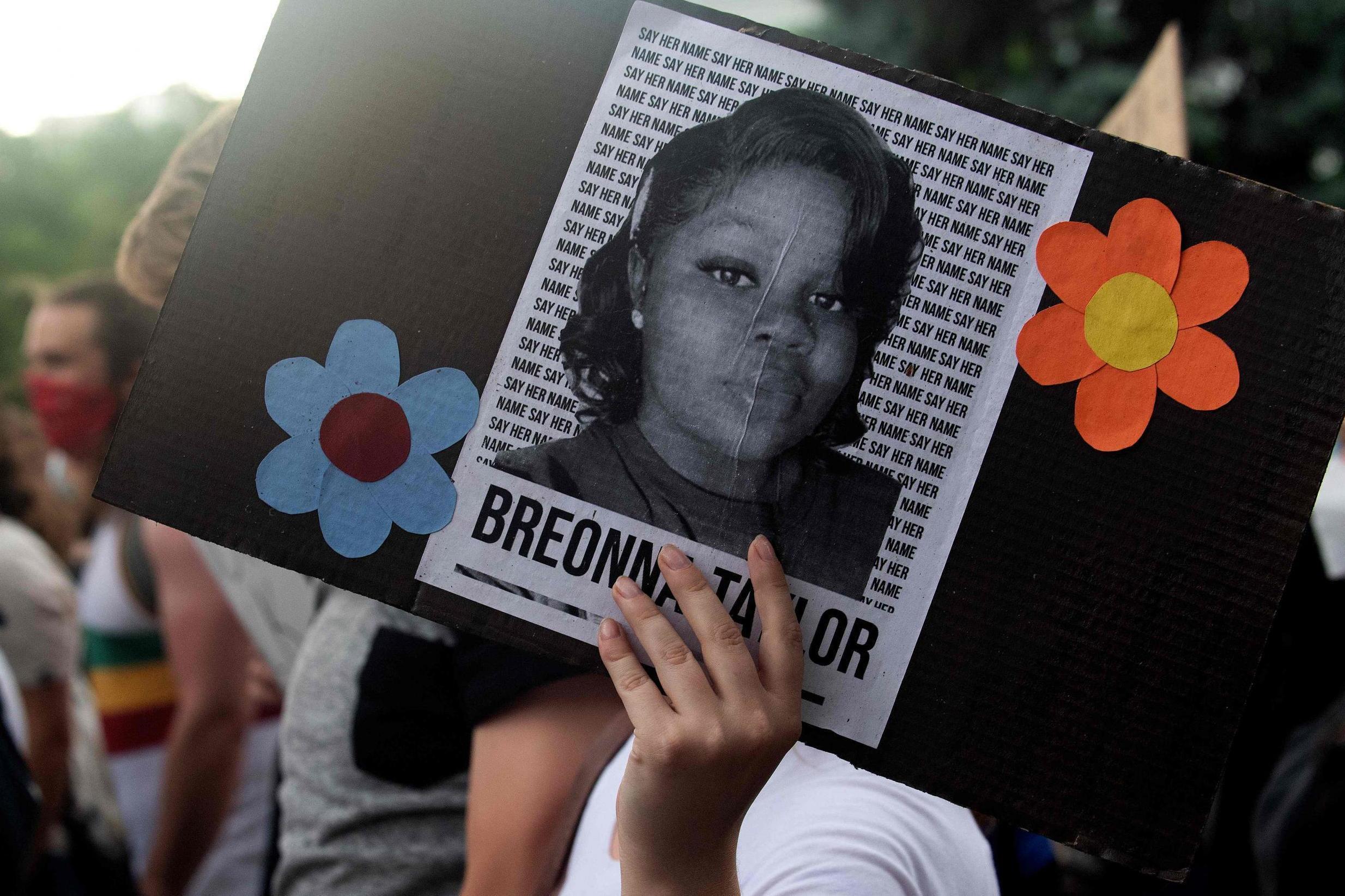 People send birthday cards demanding justice on Breonna Taylor's birthday (Getty)