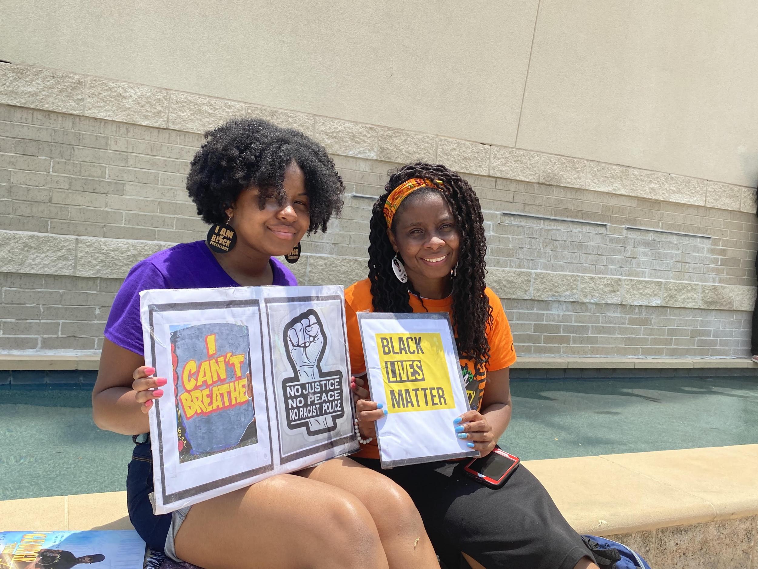 Kimberley Brockington and her daughter Tysonna Hutchinson traveled from Austin to pay their respects to George Floyd. (Richard Hall / The Independent )