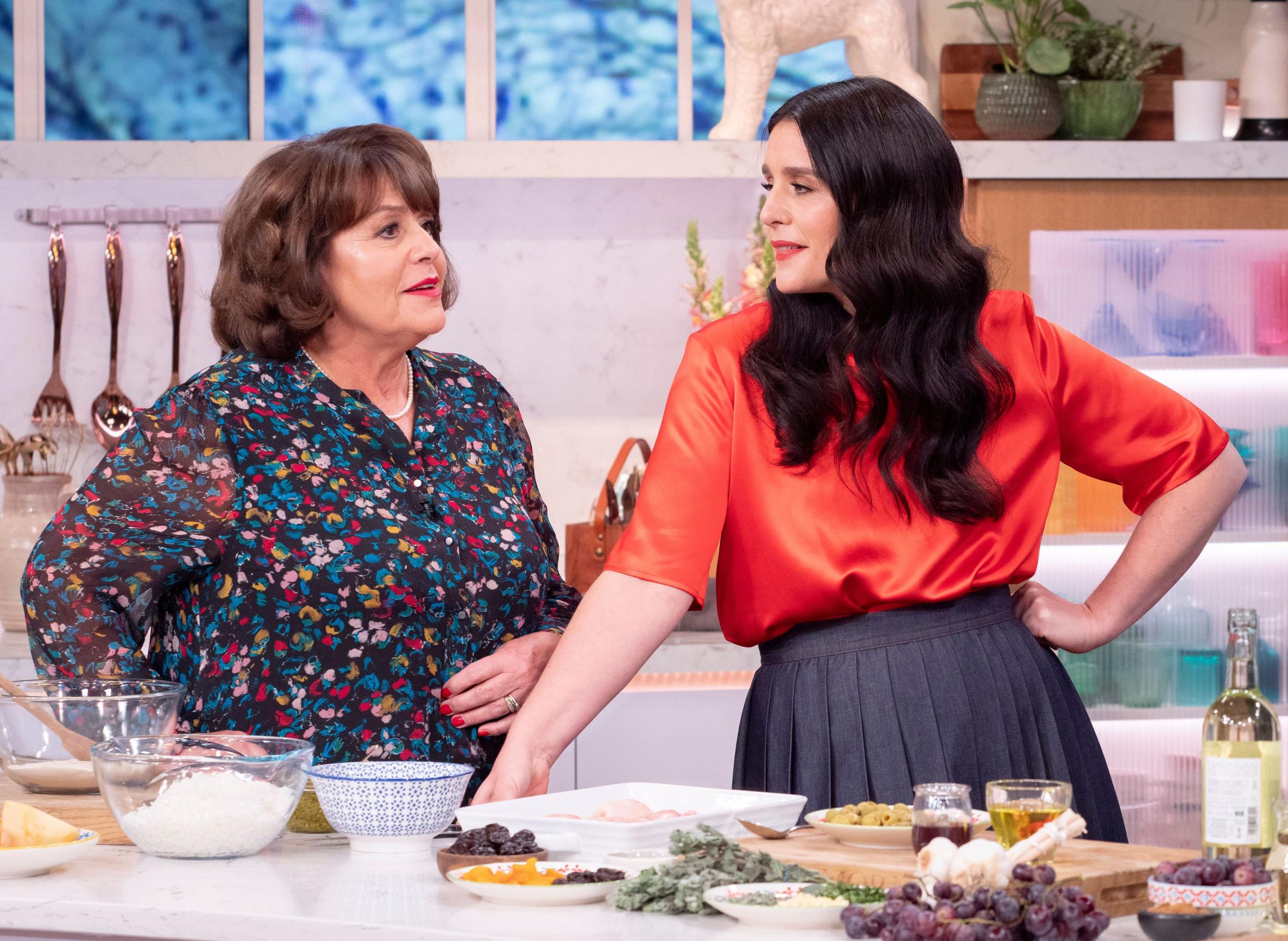 Jessie Ware with her mother Lennie on ‘This Morning’ (2020)