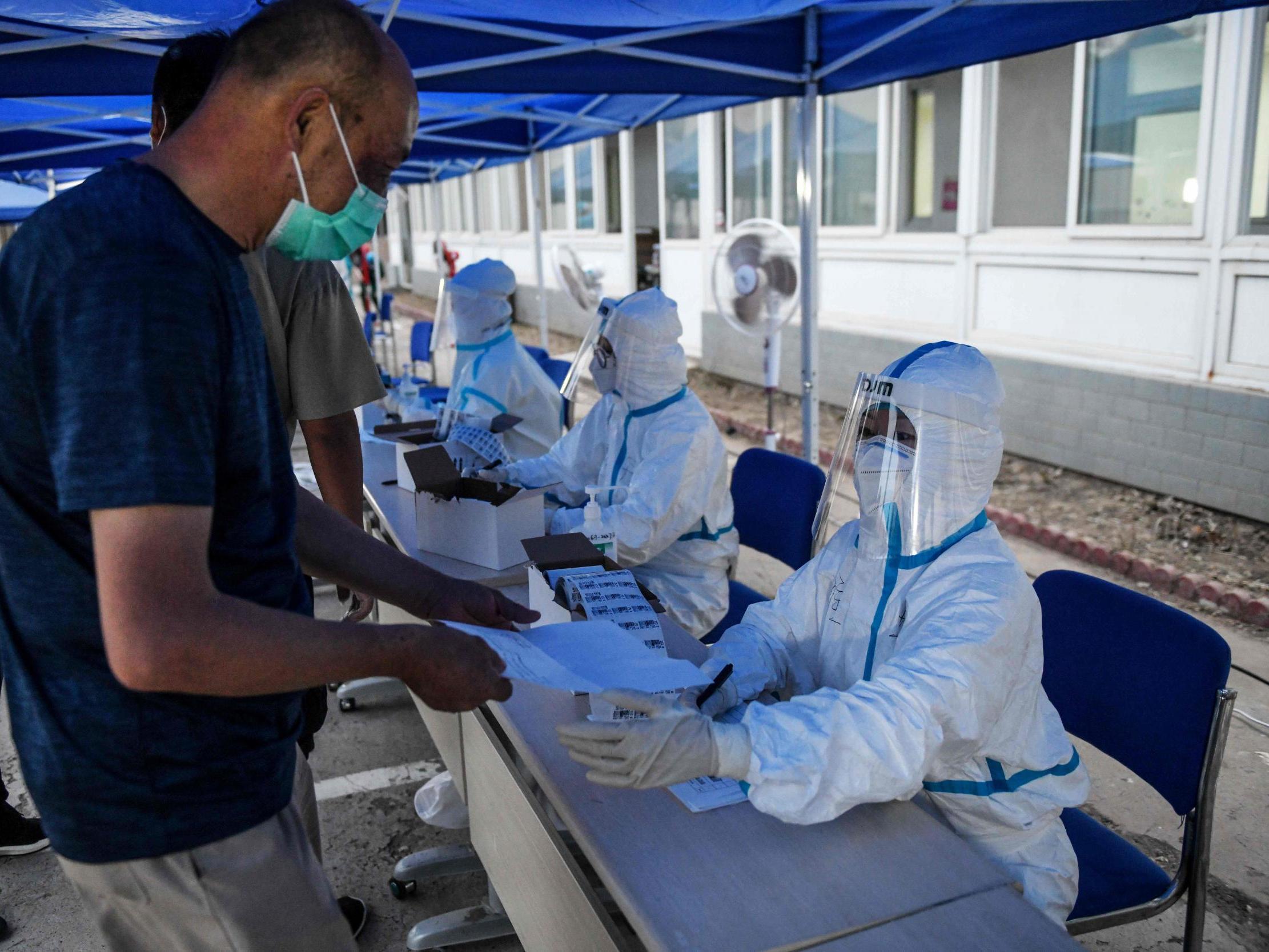 China puts 400,000 people into lockdown near Beijing