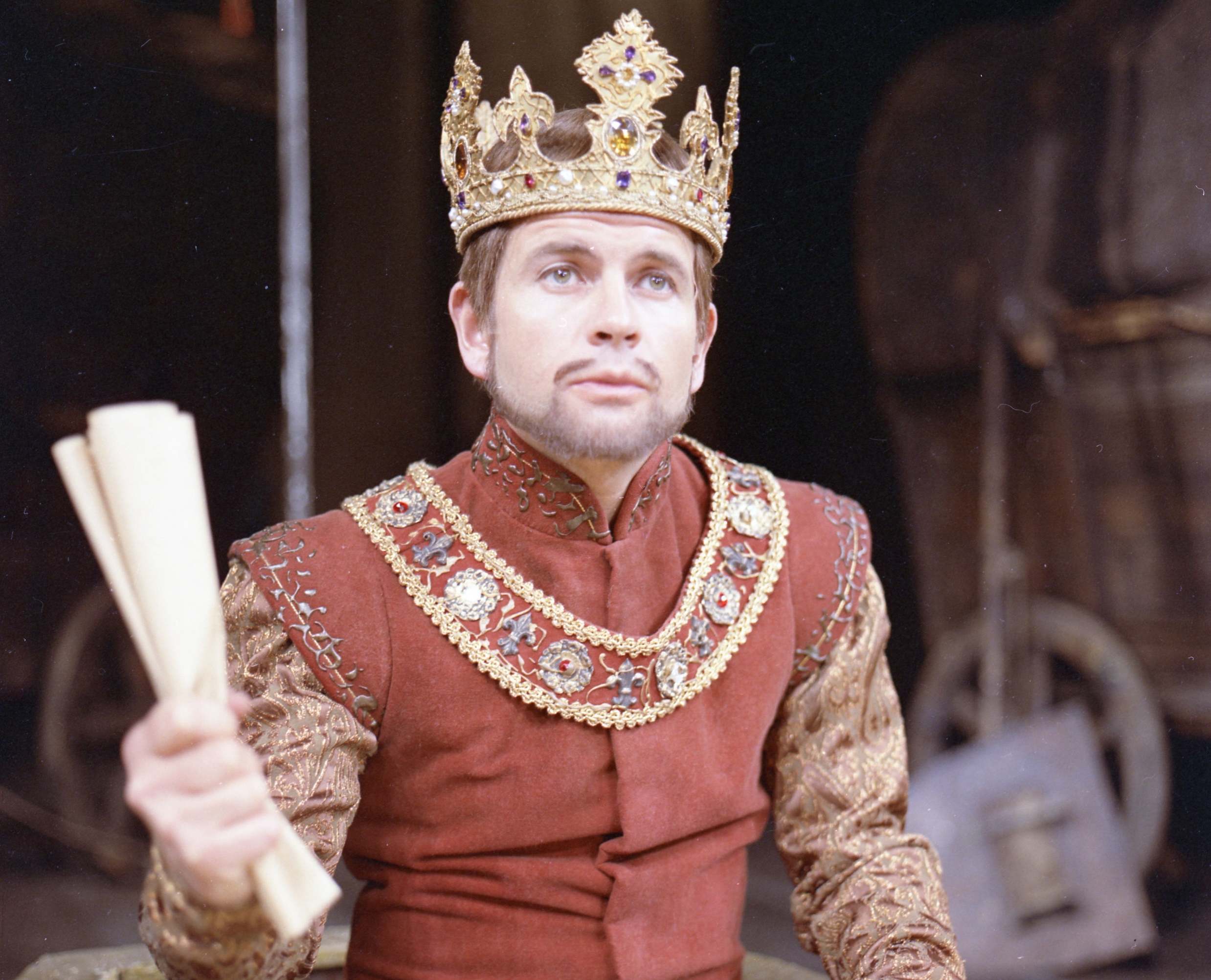 Holm as Henry V at the Aldwych Theatre, London, in 1965