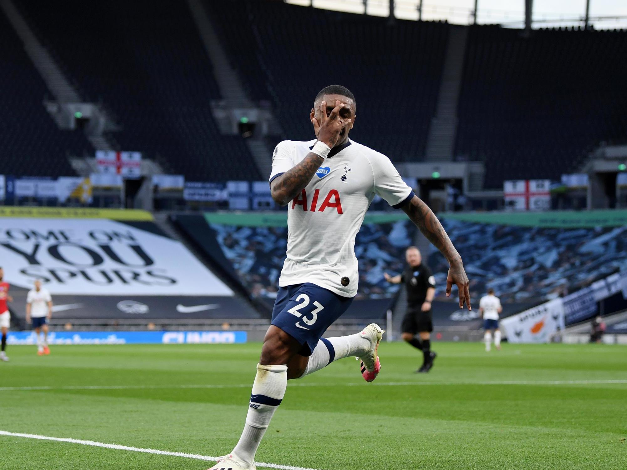 Bergwijn celebrates his goal against United