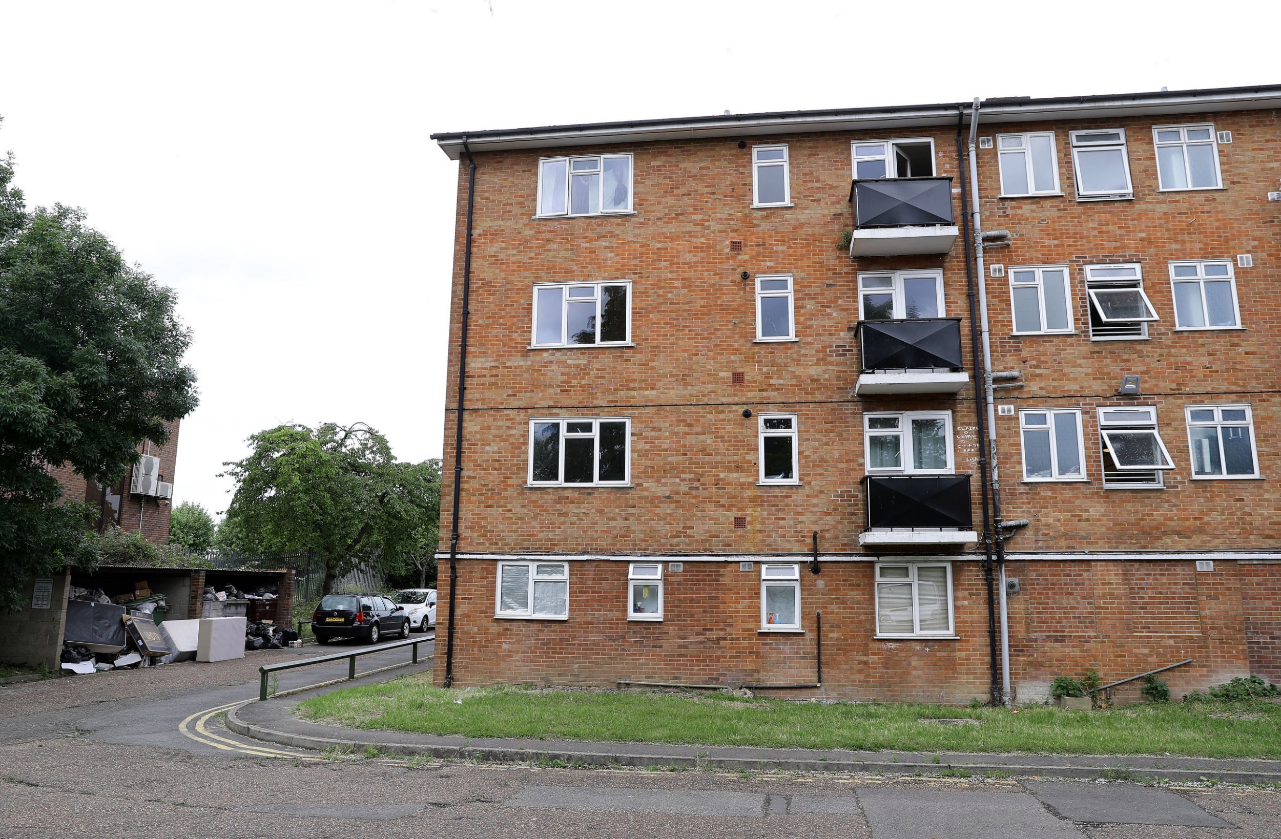 READING, ENGLAND - JUNE 21: A view of the outside of the top floor of a block of flats on the Basingstoke Road on June 21, 2020 in Reading, England. A lone attacker targeted groups of people socialising in Forbury Gardens stabbing them in the neck in what police are treating as a terror incident. Three people have died and three more who were injured are in a serious condition. Officers from Counter Terrorism Policing South East (CTSPE) raided a block of flats in the city last night. A 25-year-old male Libyan National is in police custody. (Photo by Richard Heathcote/Getty Images)