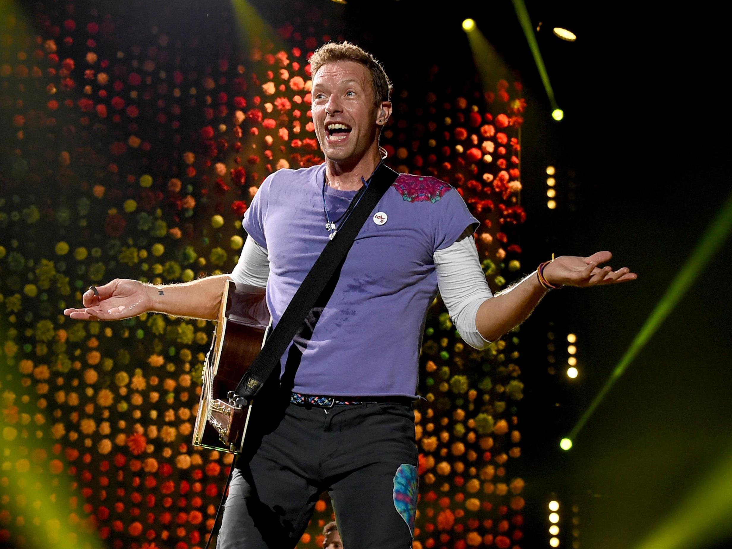 Chris Martin performing with Coldplay at The Rose Bowl, 2017