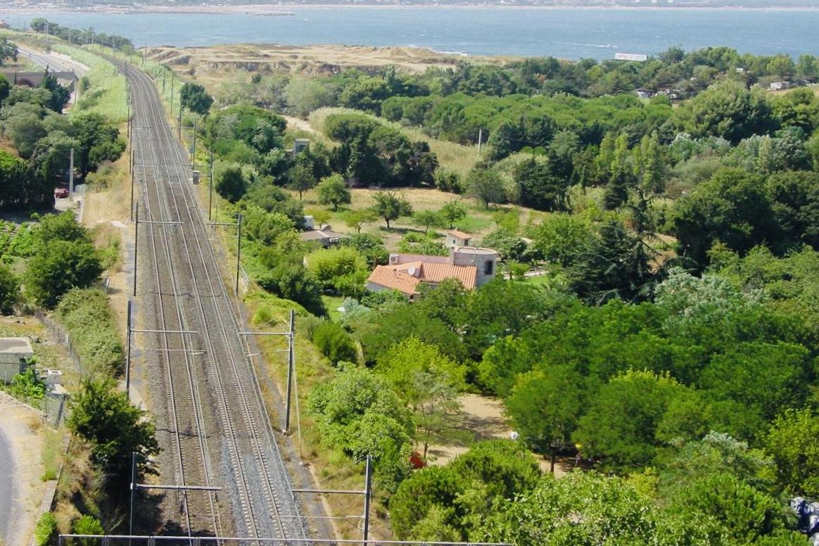 Coast line: the tracks parallel to the Cote Vermeille in southwest France