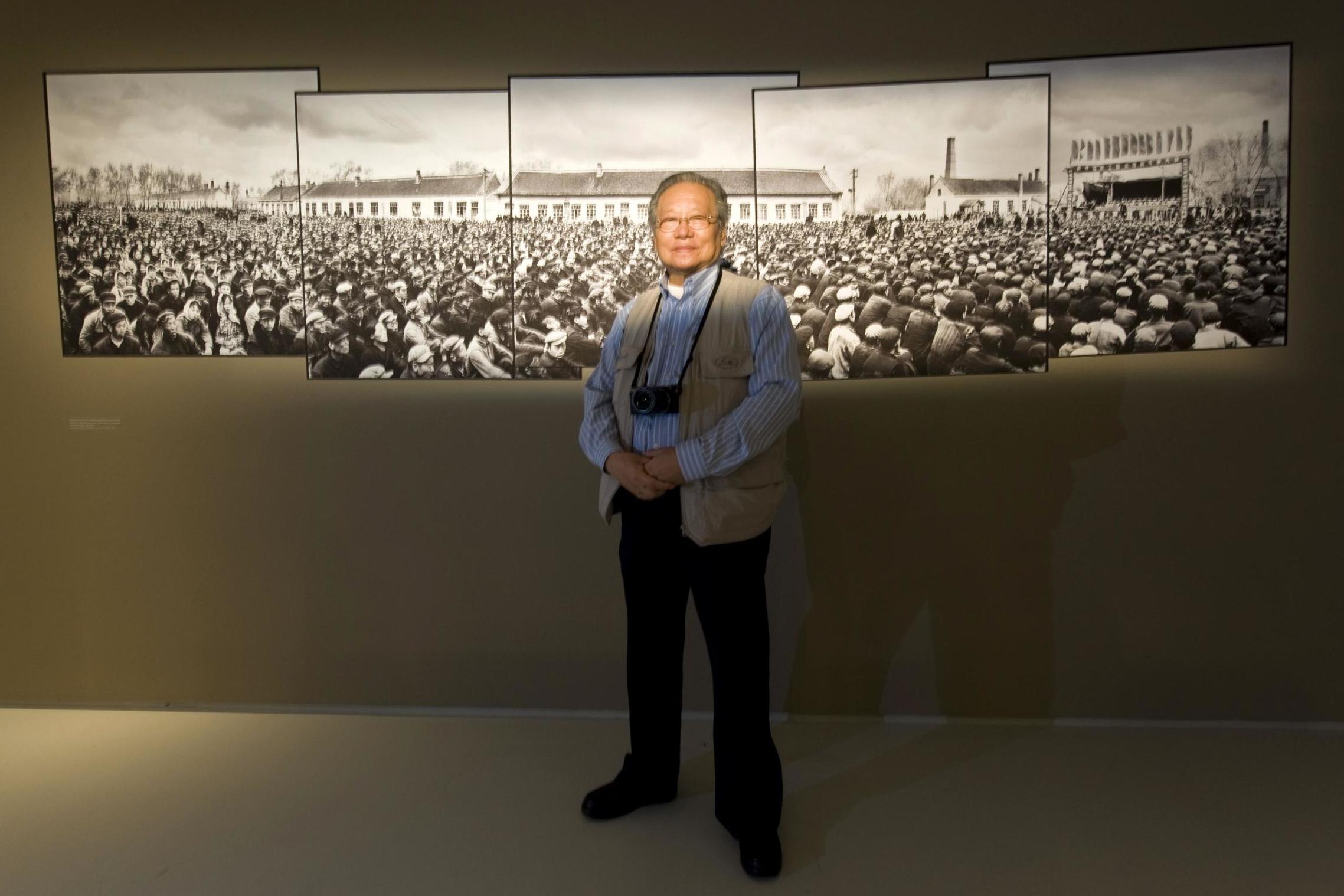 Li Zhensheng: Photographer who captured the trauma of China’s Cultural Revolution