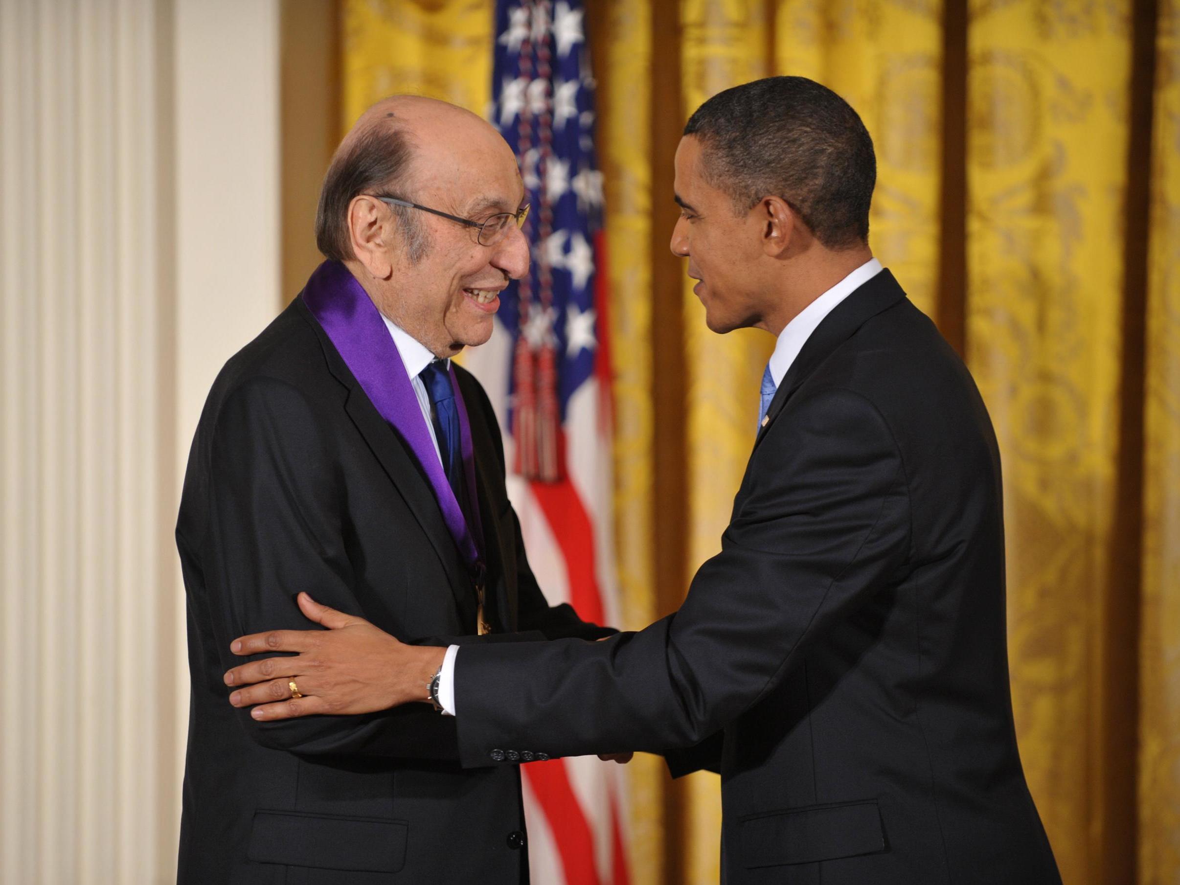 Glaser receives a National Medal of Arts from Barack Obama in 2010