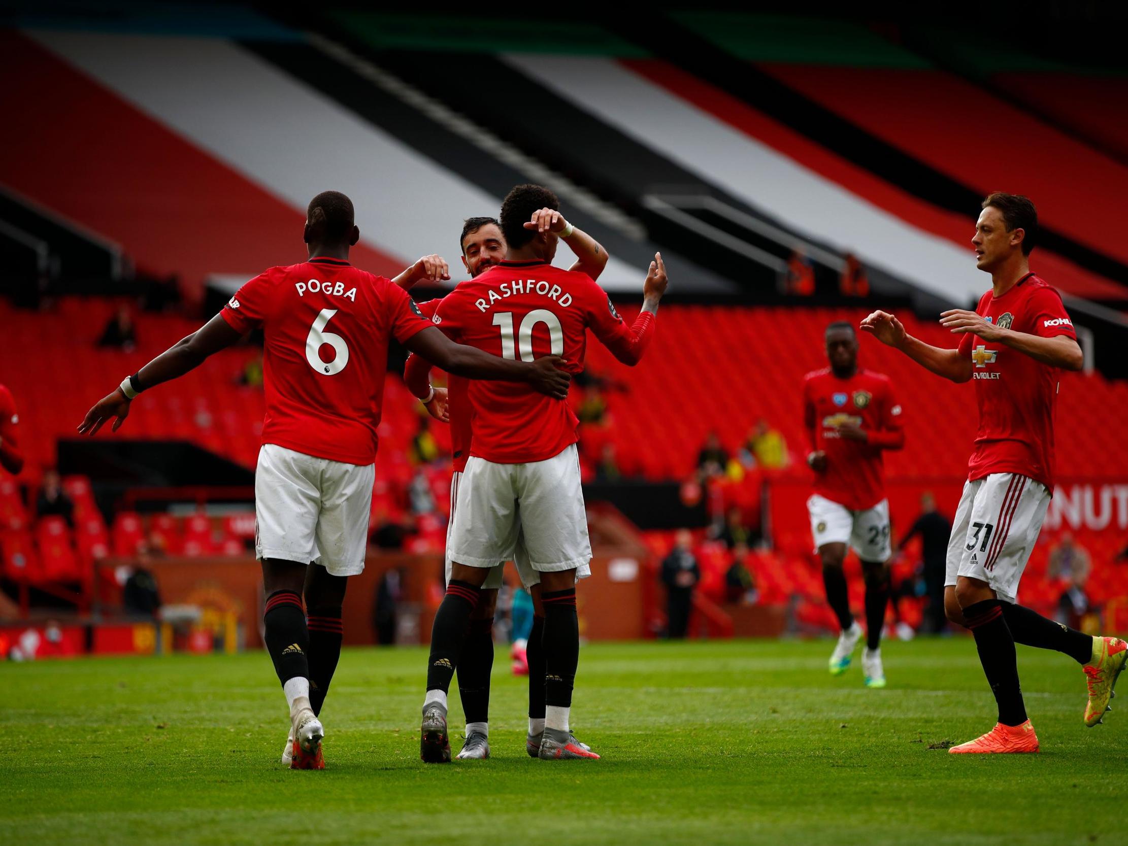 United celebrate after Rashford converts from the spot