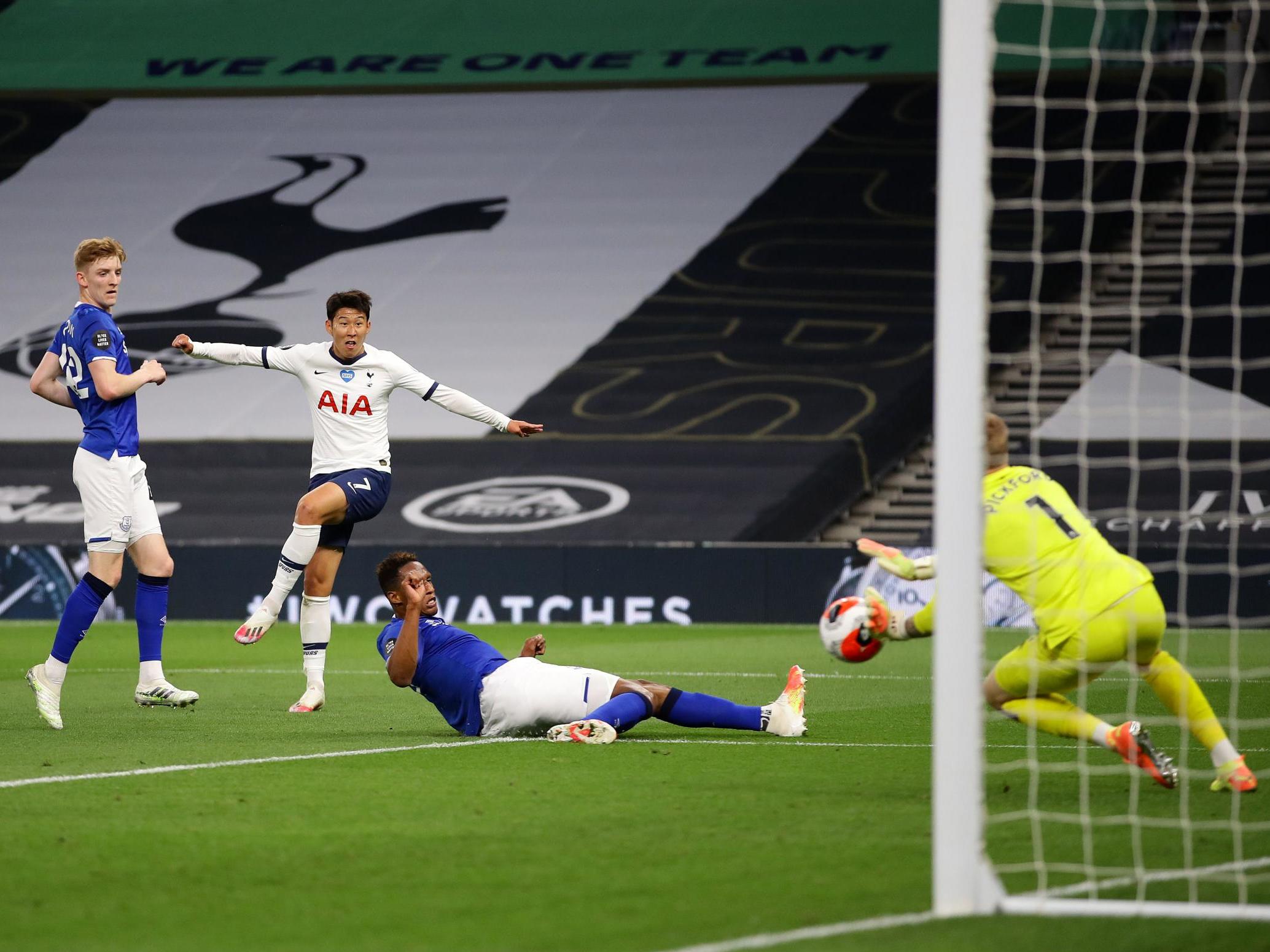 Son fires at goal as Pickford dives to make a save