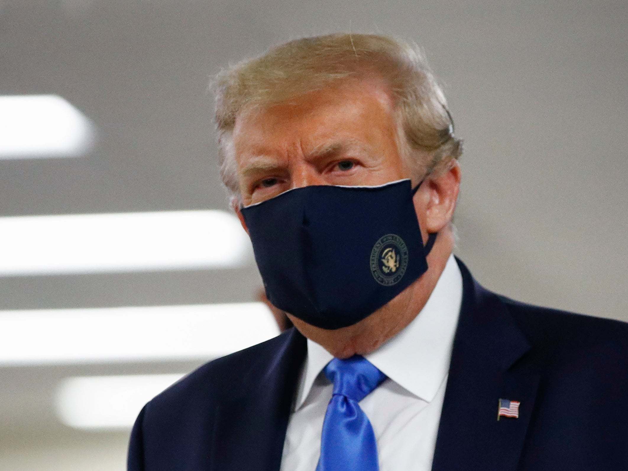 President Donald Trump wears a face mask as he visits Walter Reed National Military Medical Centre in Bethesda, Md., 11 July 2020. (Patrick Semansky/AP)