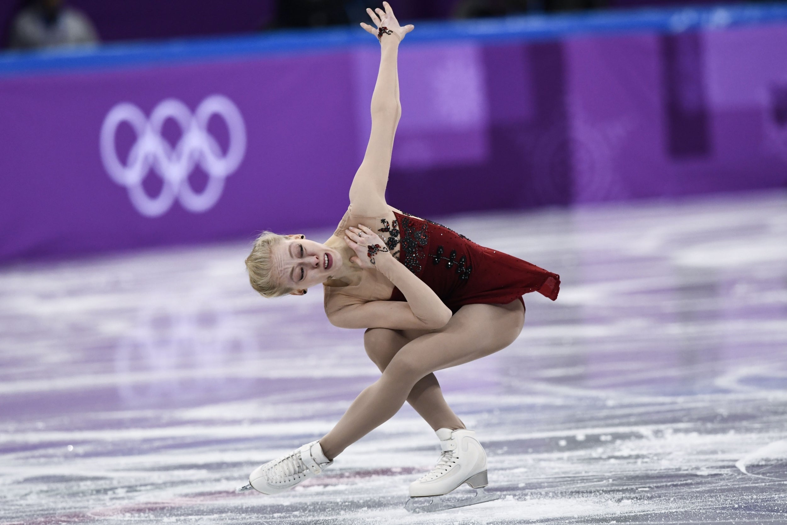 US figure skating champion Bradie Tennell laces up her left skate first (AFP/Getty)