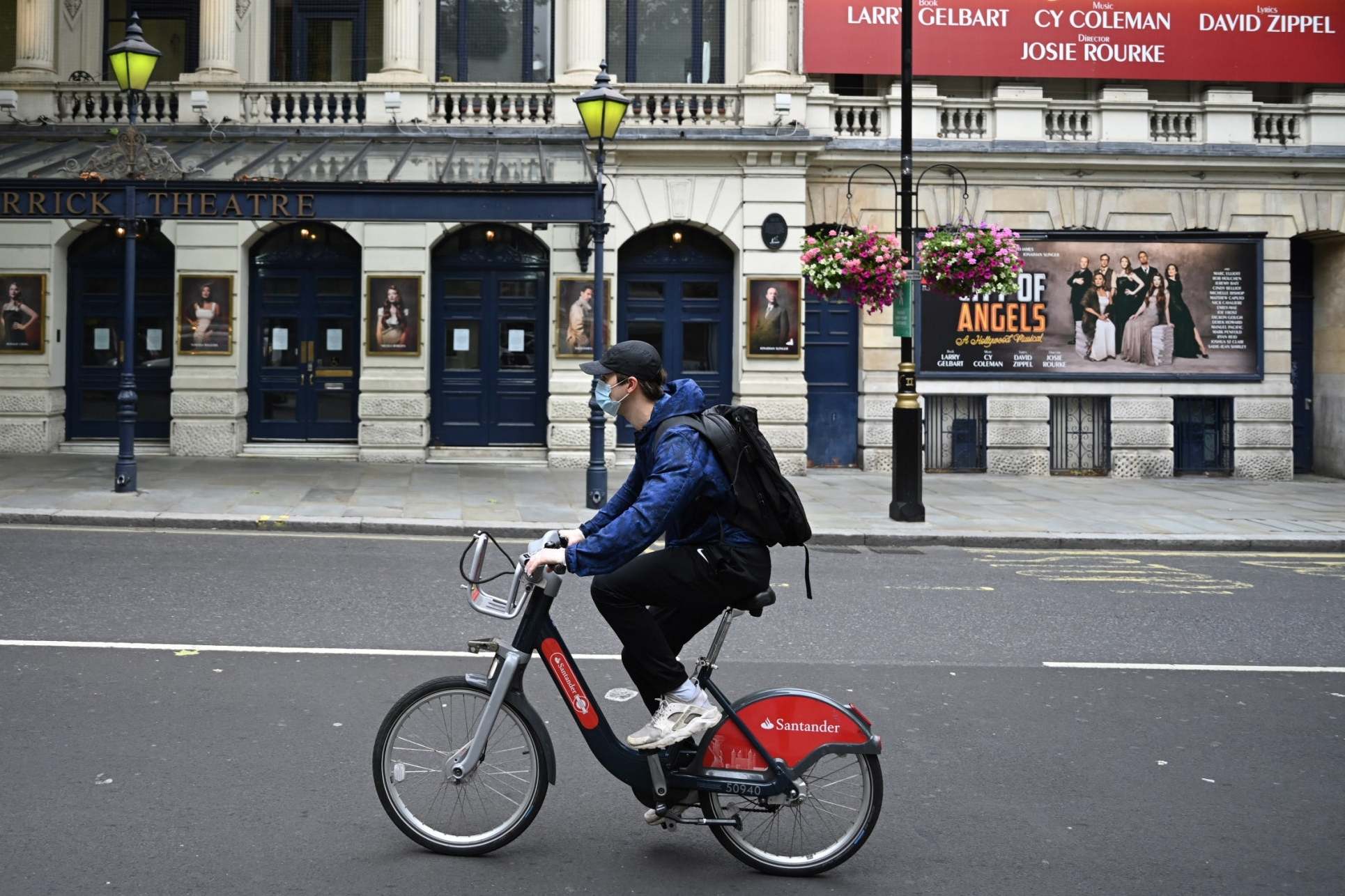 Handbags simply aren’t compatible with cycling