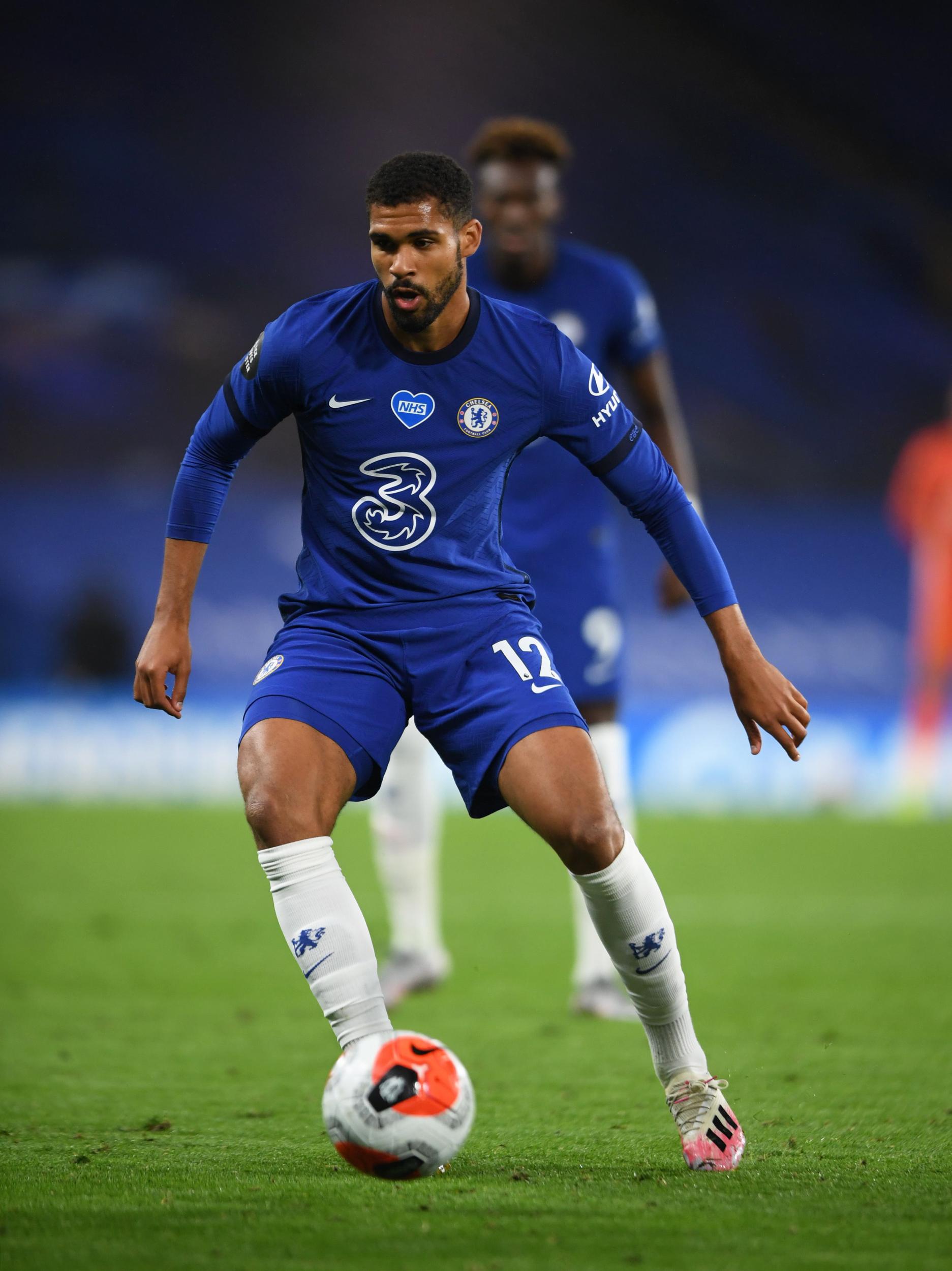 Loftus-Cheek controls the ball against Norwich