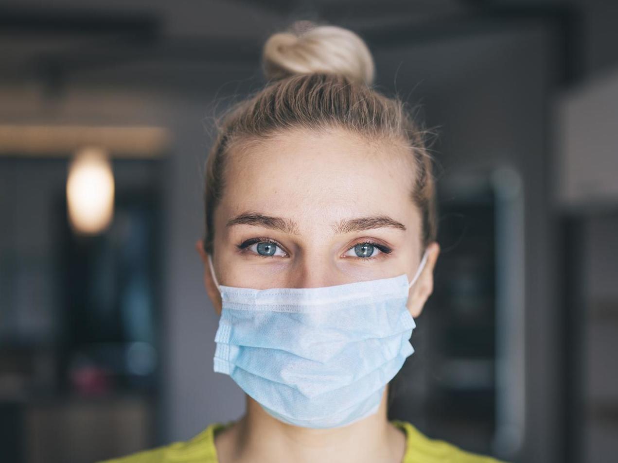 
Lashes are a great way to make your eyes appear bigger while wearing a mask 