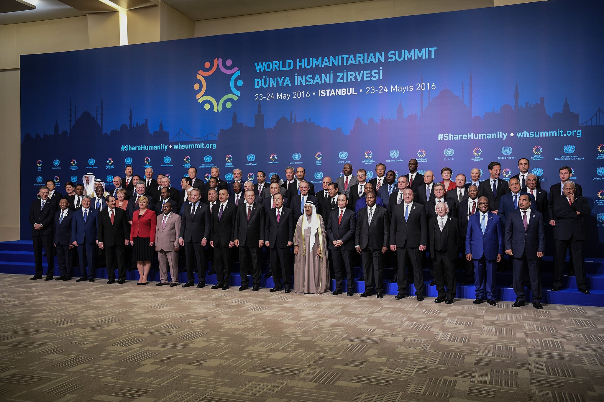 Heads of state and governments pose for the ‘family photo’ at the World Humanitarian Summit in Istanbul in 2016