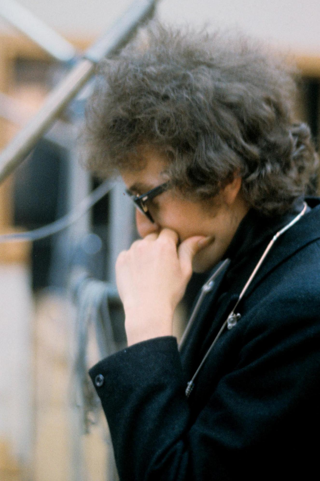 A contemplative Dylan in 1965