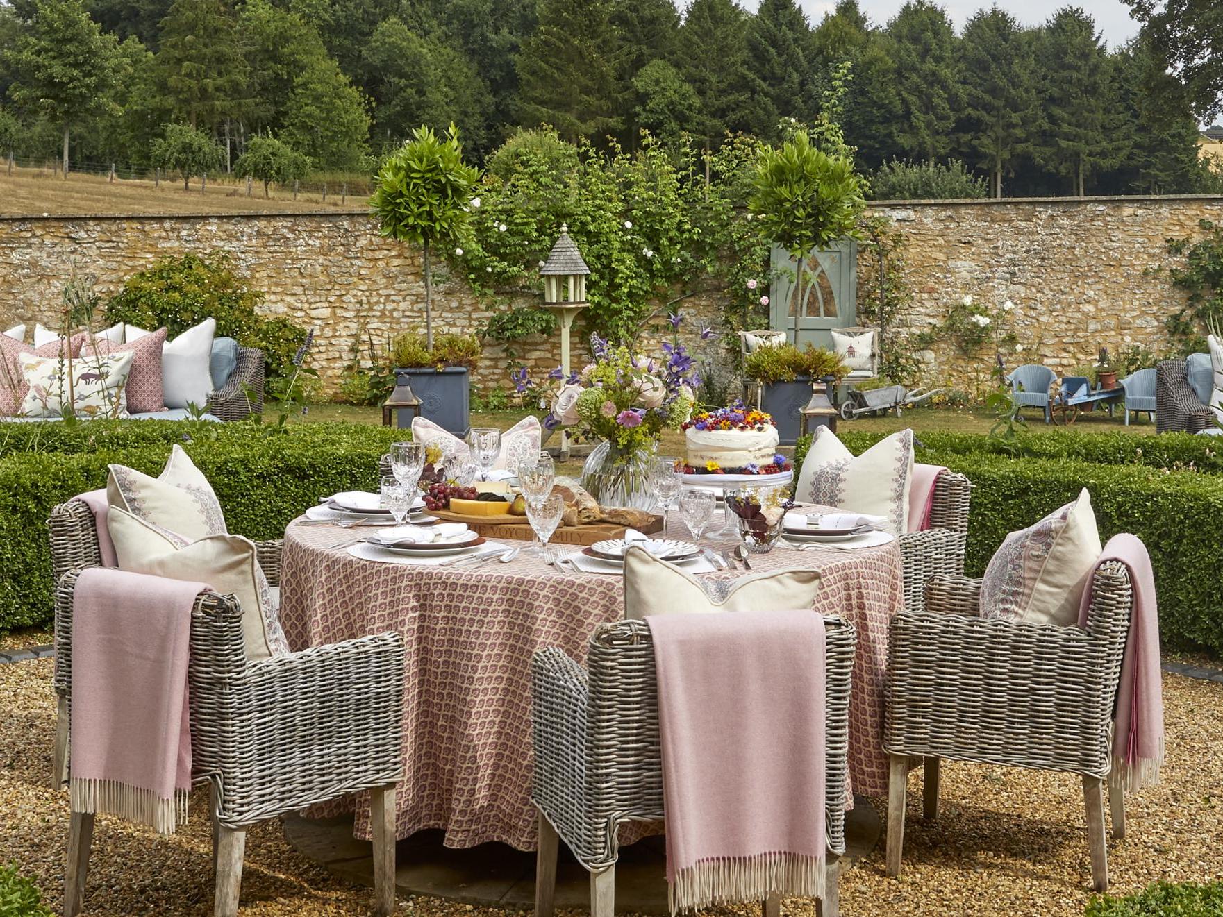 When dining outside, use crockery, cutlery and table linen you truly love