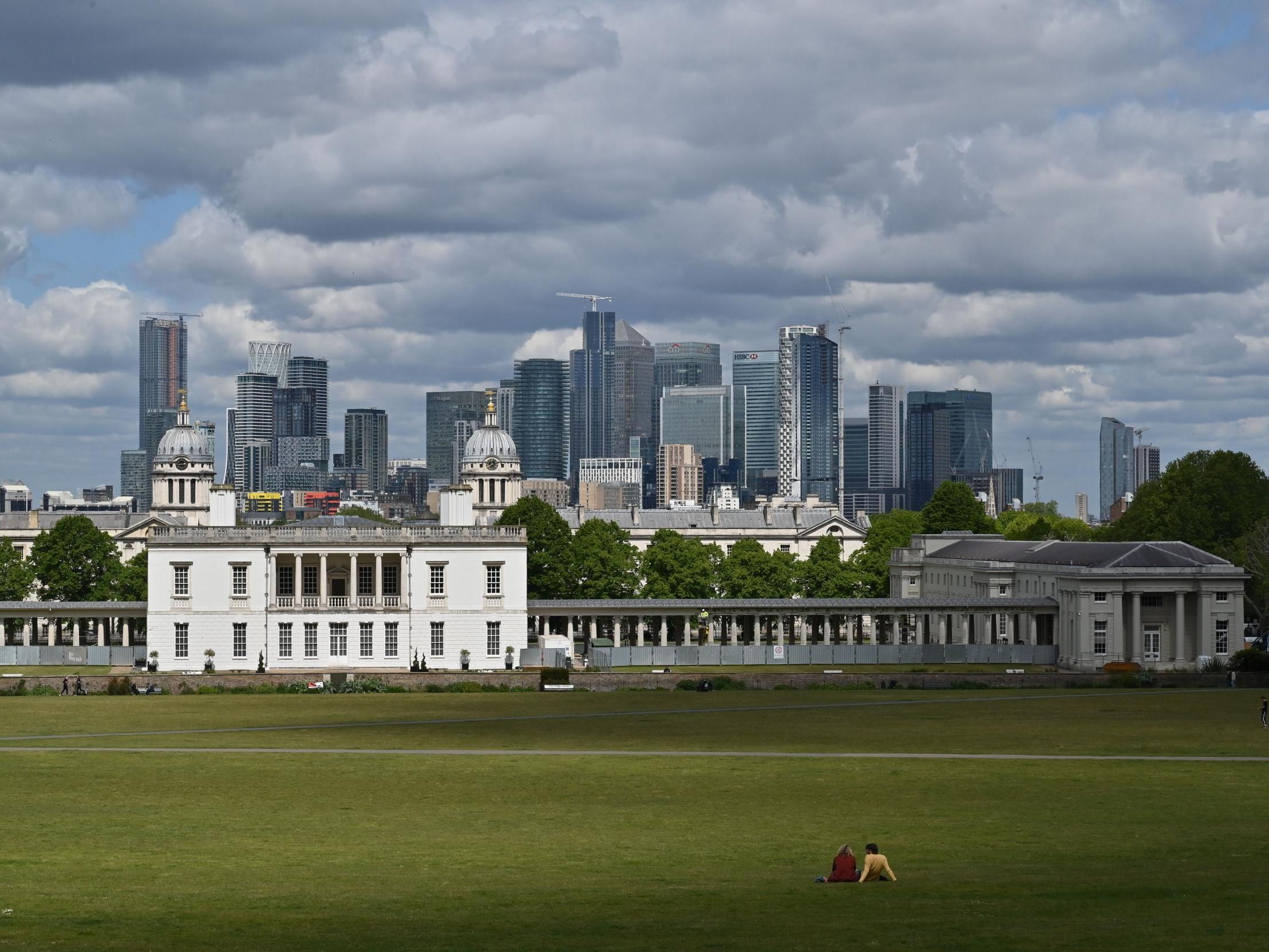 Office buildings of the financial district of Canary Wharf in the background