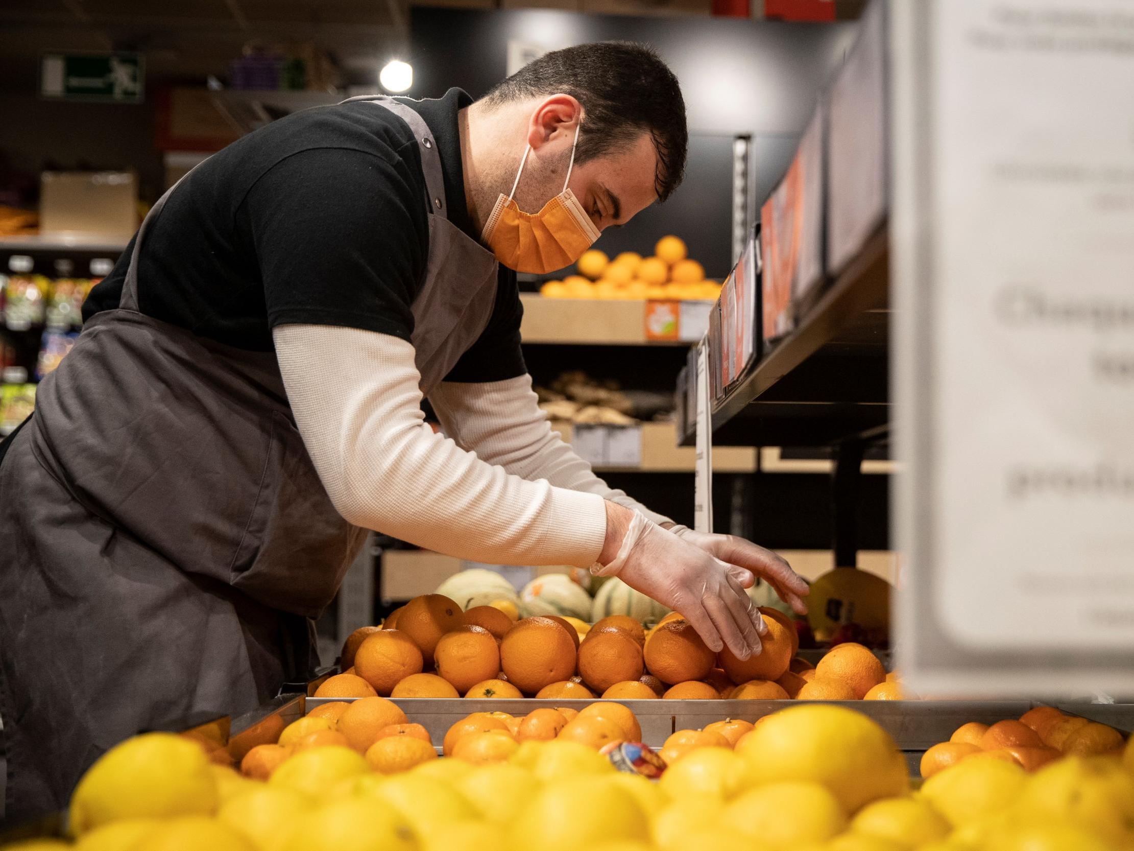 The government is mulling whether to advise the public to wear gloves