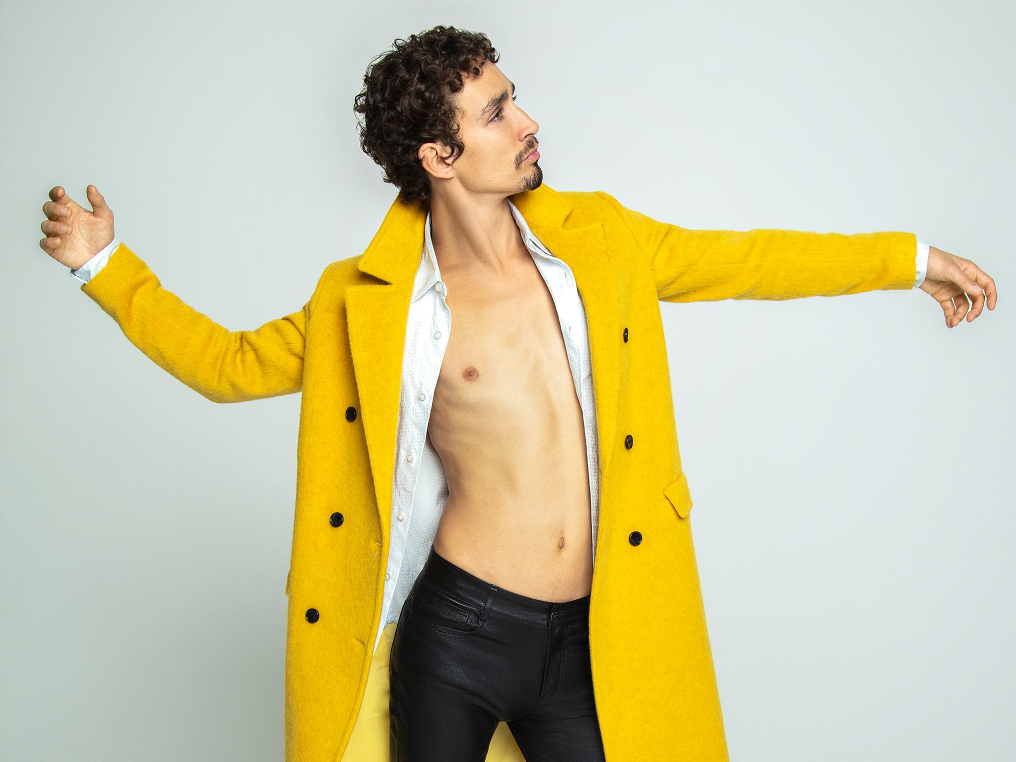 Robert Sheehan stars as Klaus in Netflix's The Umbrella Academy