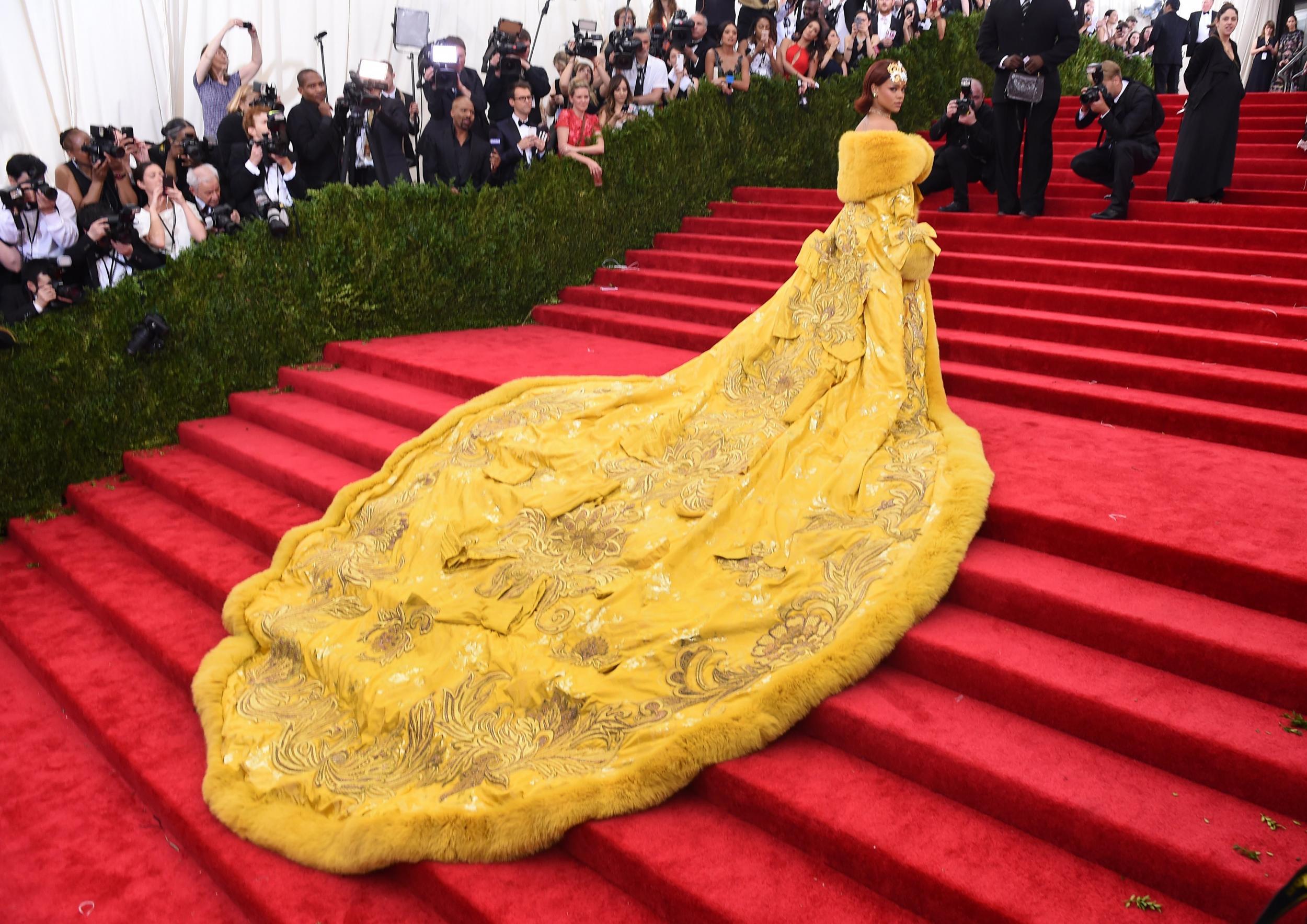 Rihanna wore the yellow cape for the 2015 Met Gala (Getty)