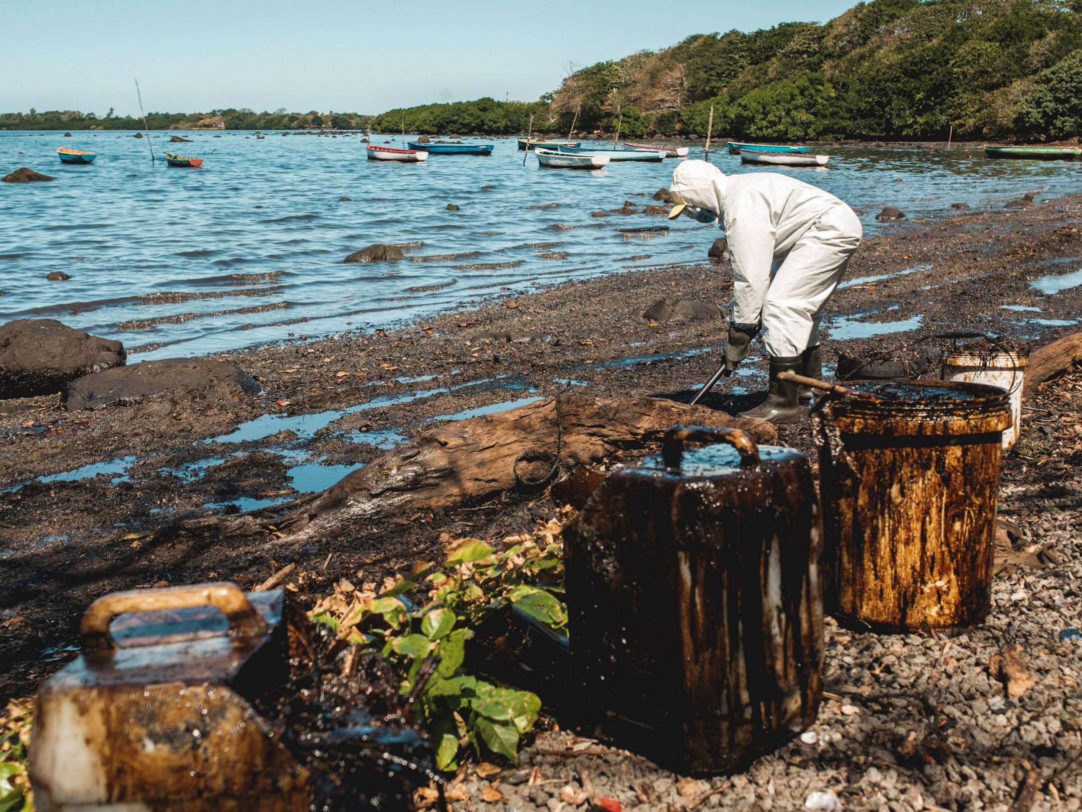 The ship has spilled 1,000 of its 4,000 tonnes of oil into the sea