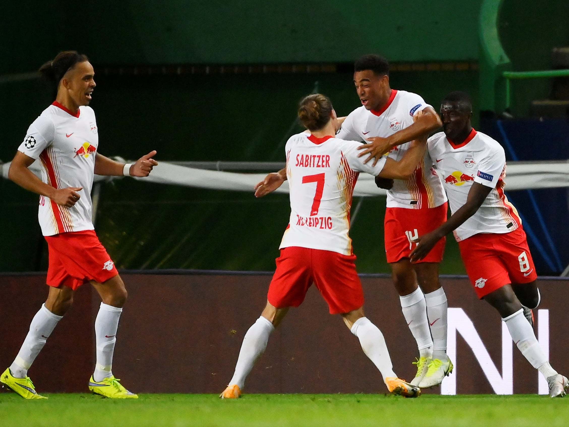 Leipzig celebrate the winner scored by Tyler Adams