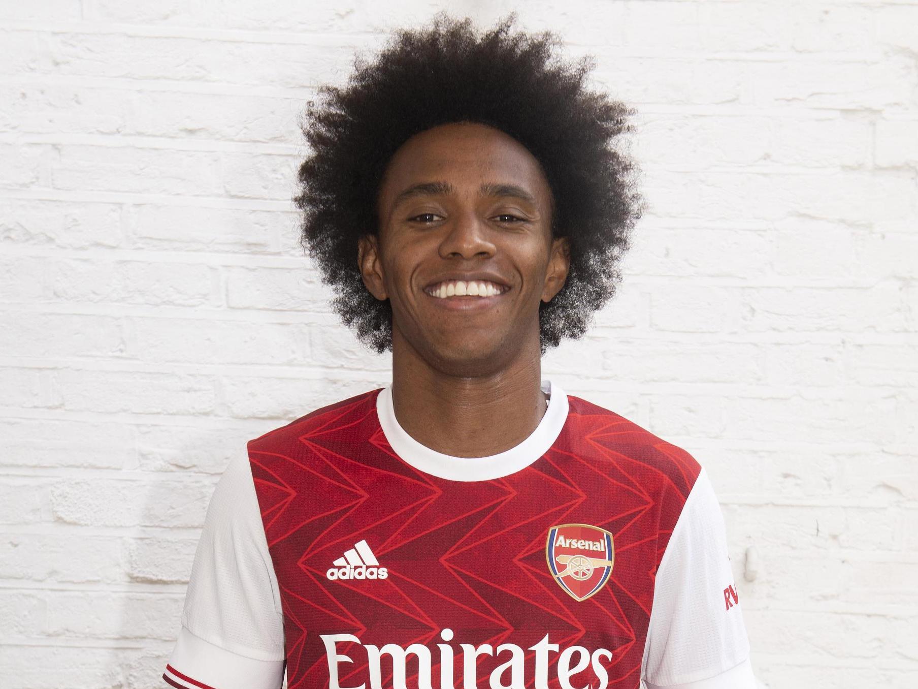 Arsenal unveil new signing Willian