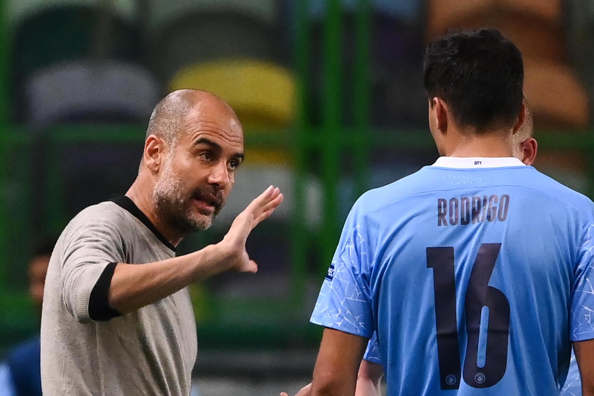 Guardiola chats to Rodrigo and De Bruyne
