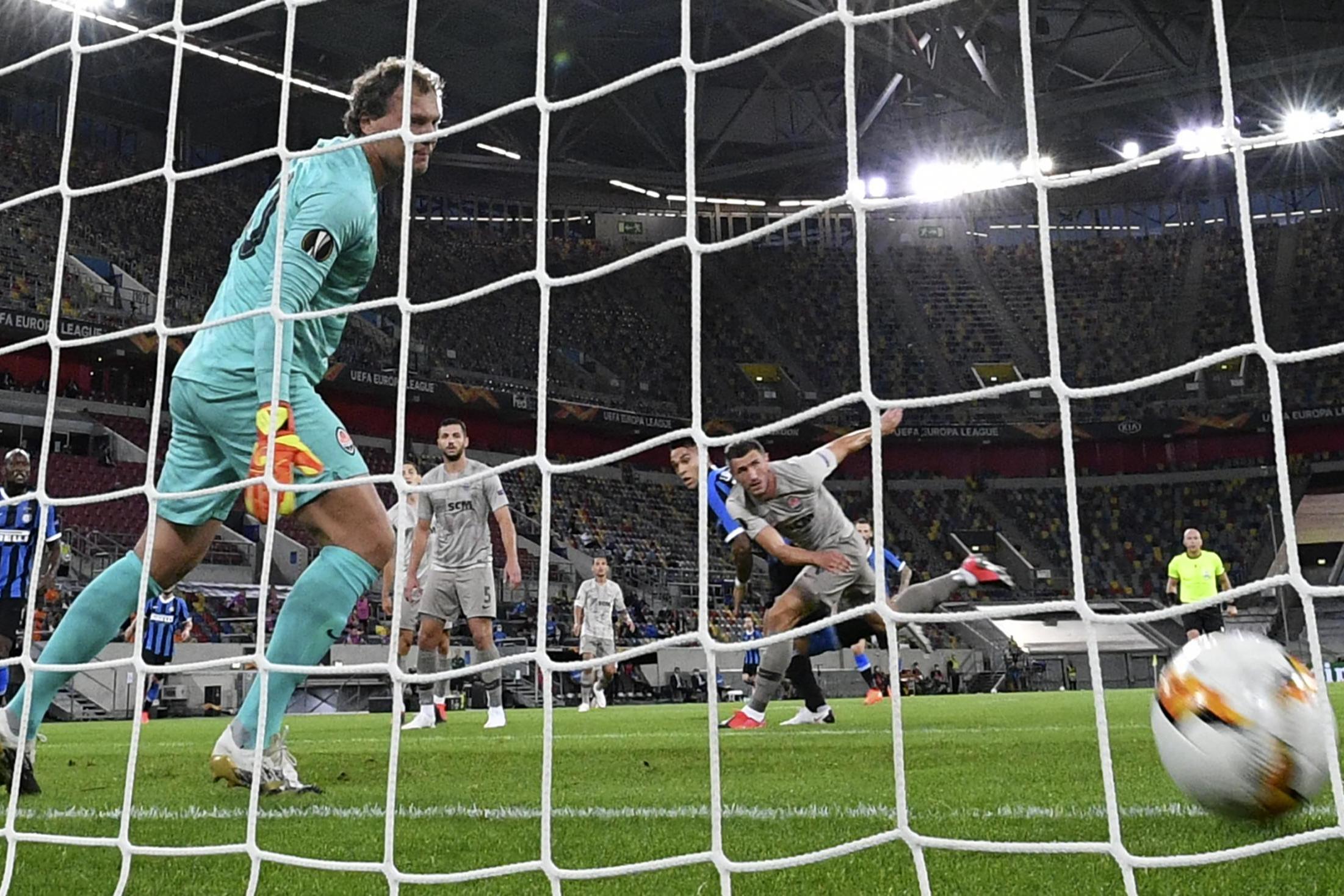 Martinez heads Inter into the lead