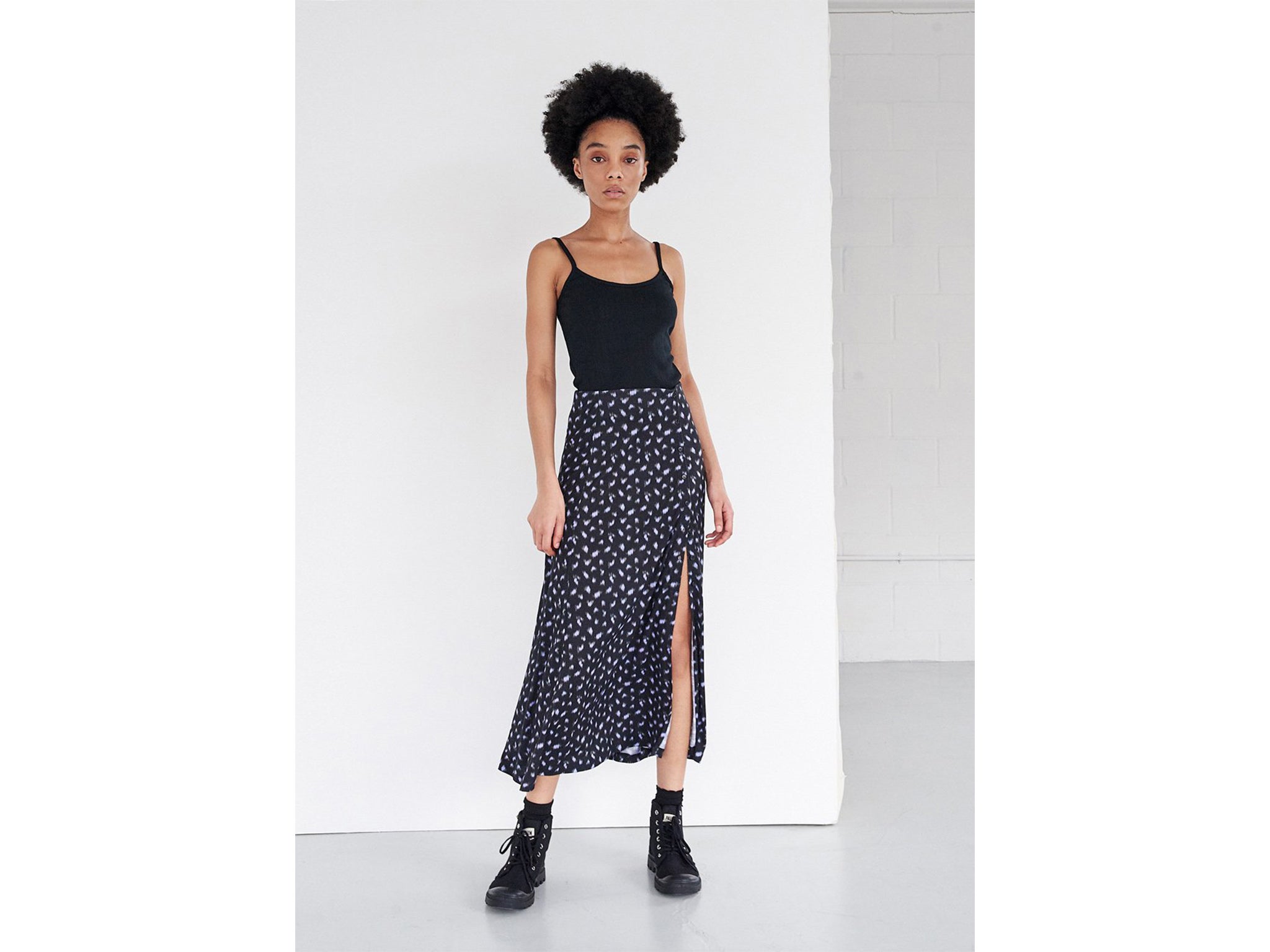 Pair this maxi skirt with chunky boots and blazer for a smart-casual look