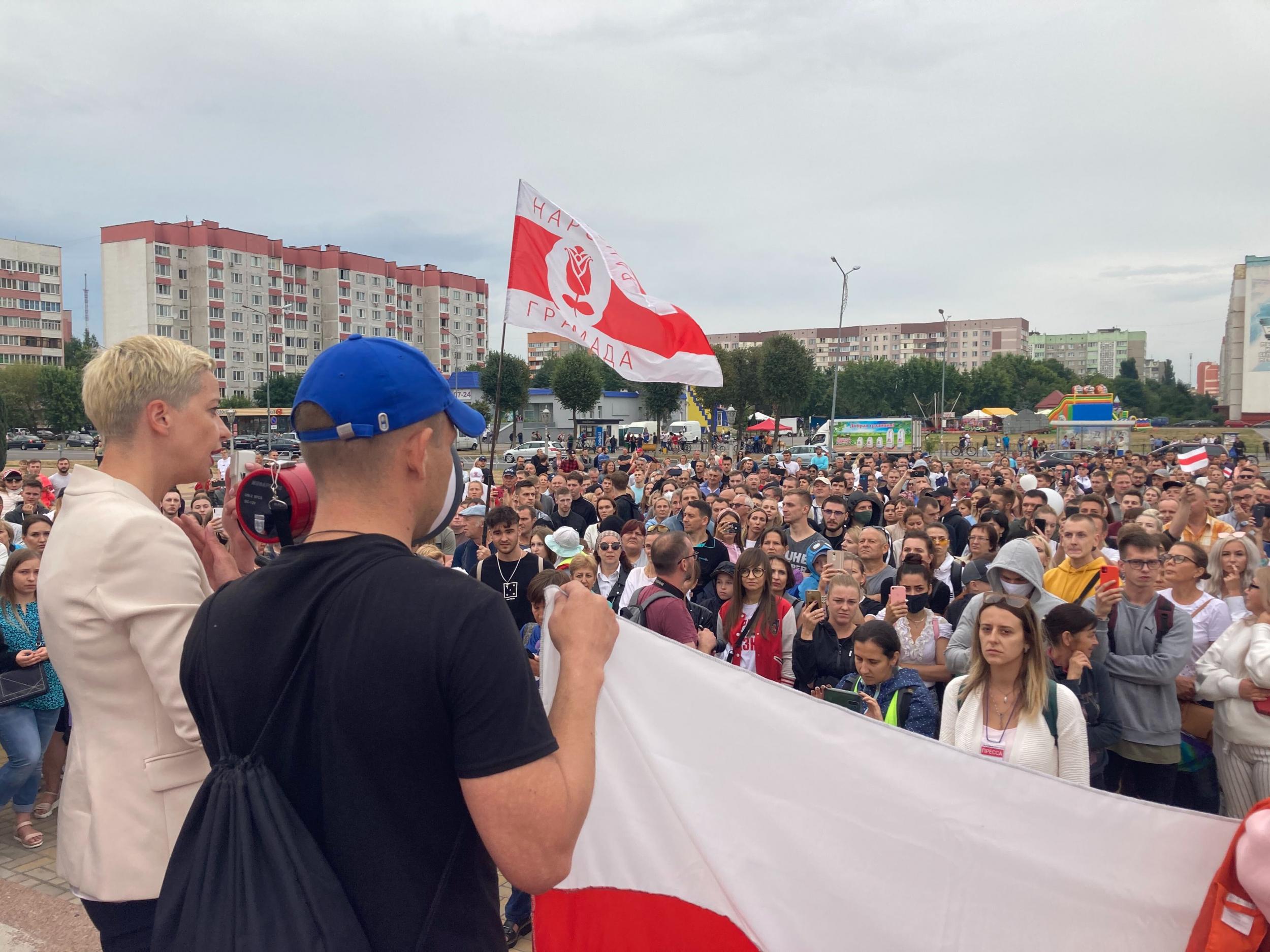 Opposition leader Maria Kolesnikova addresses crowds in Zhlobin, many calling for Lukashenko to resign