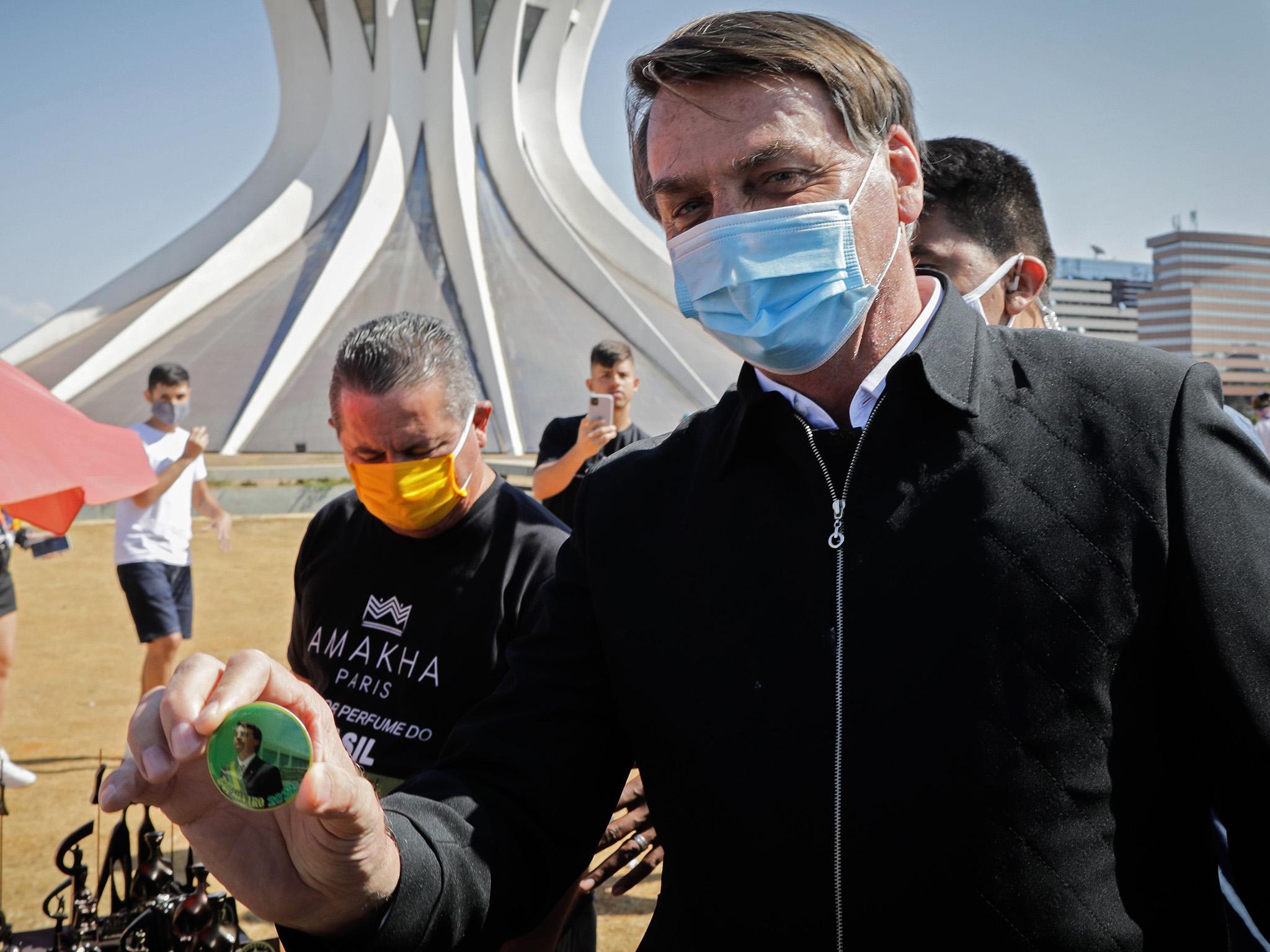 Bolsonaro threatened a reporter outside the Metropolitan Cathedral in Brasilia