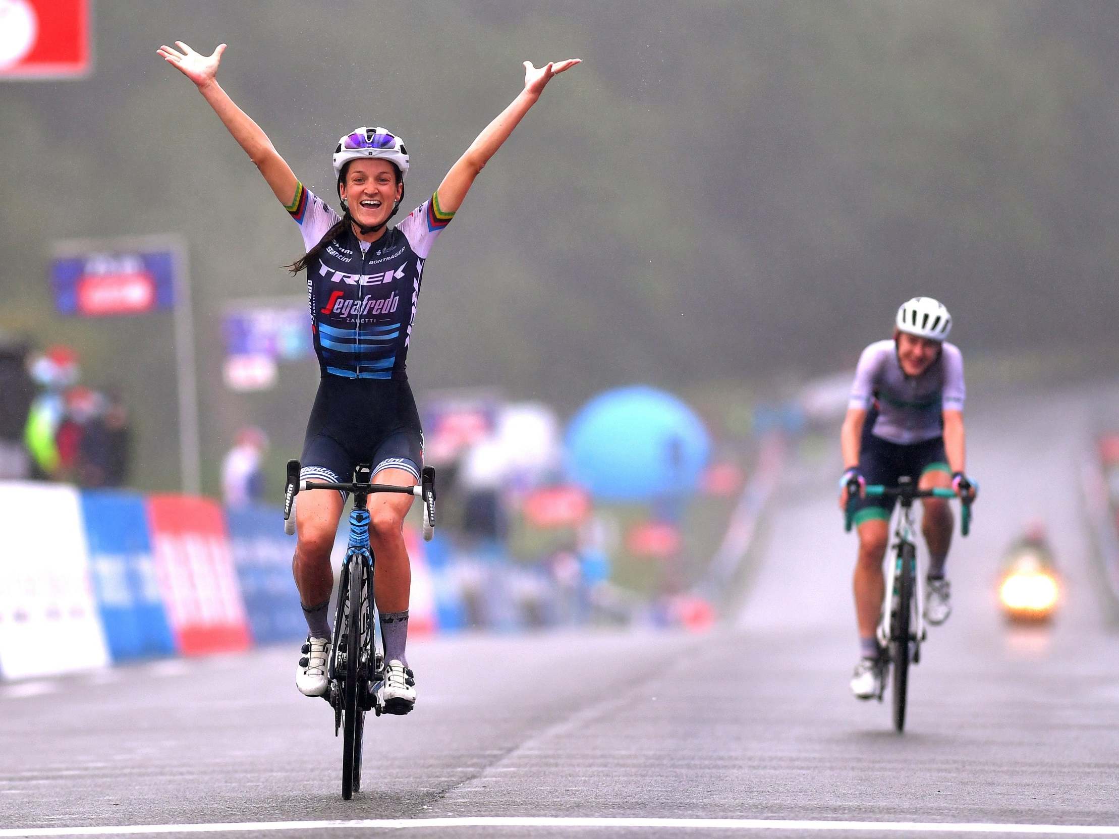 Lizzie Deignan celebrates crossing the line at GP Plouay