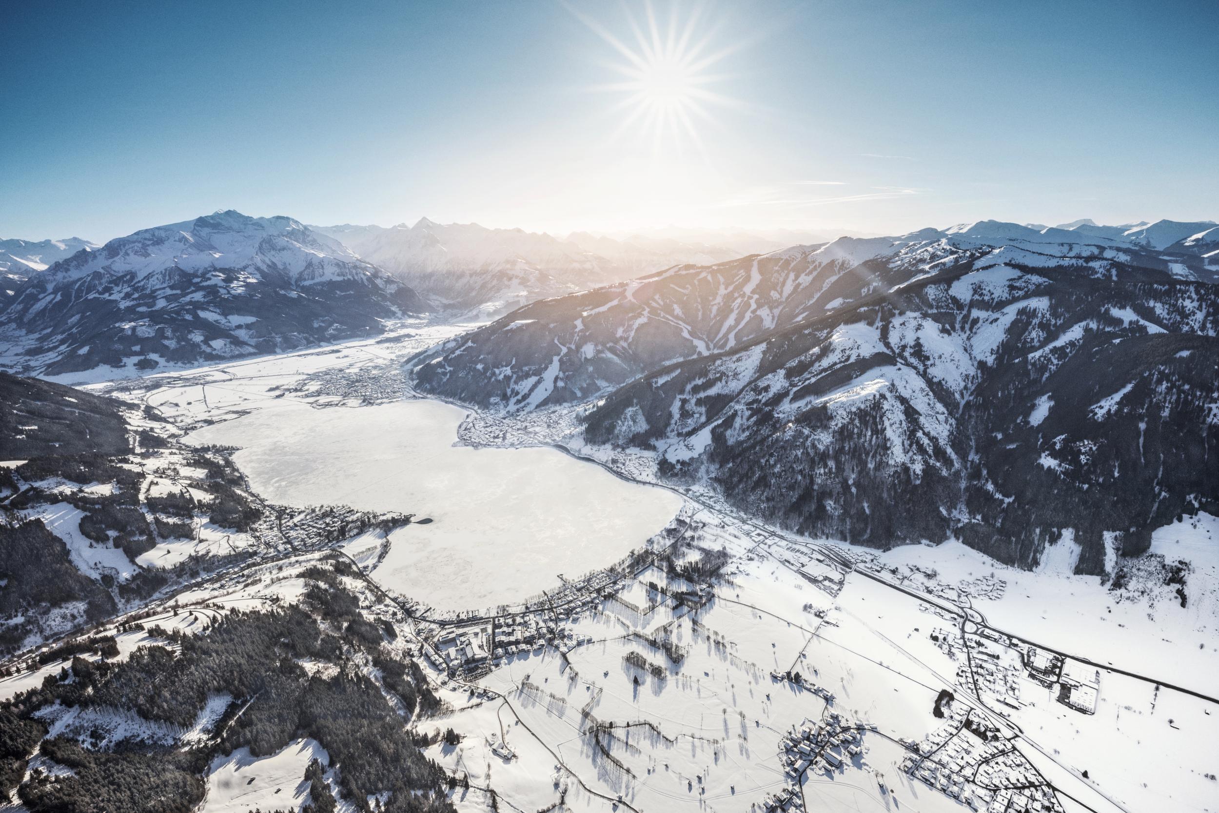 Region Zell am See-Kaprun with glacier, mountains and Lake Zell