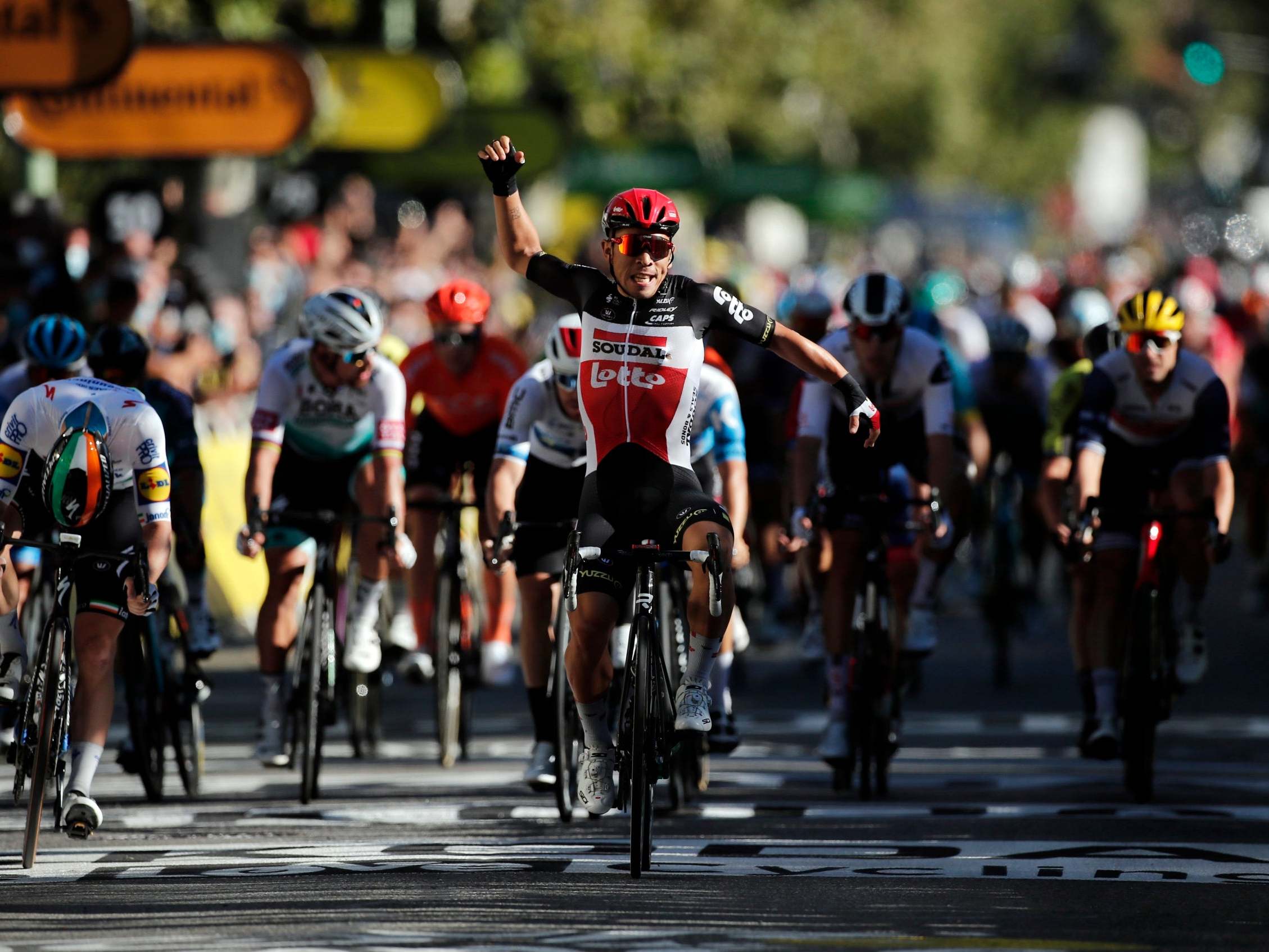 Caleb Ewan wins stage three ahead of Deceuninck-QuickStep's Sam Bennett