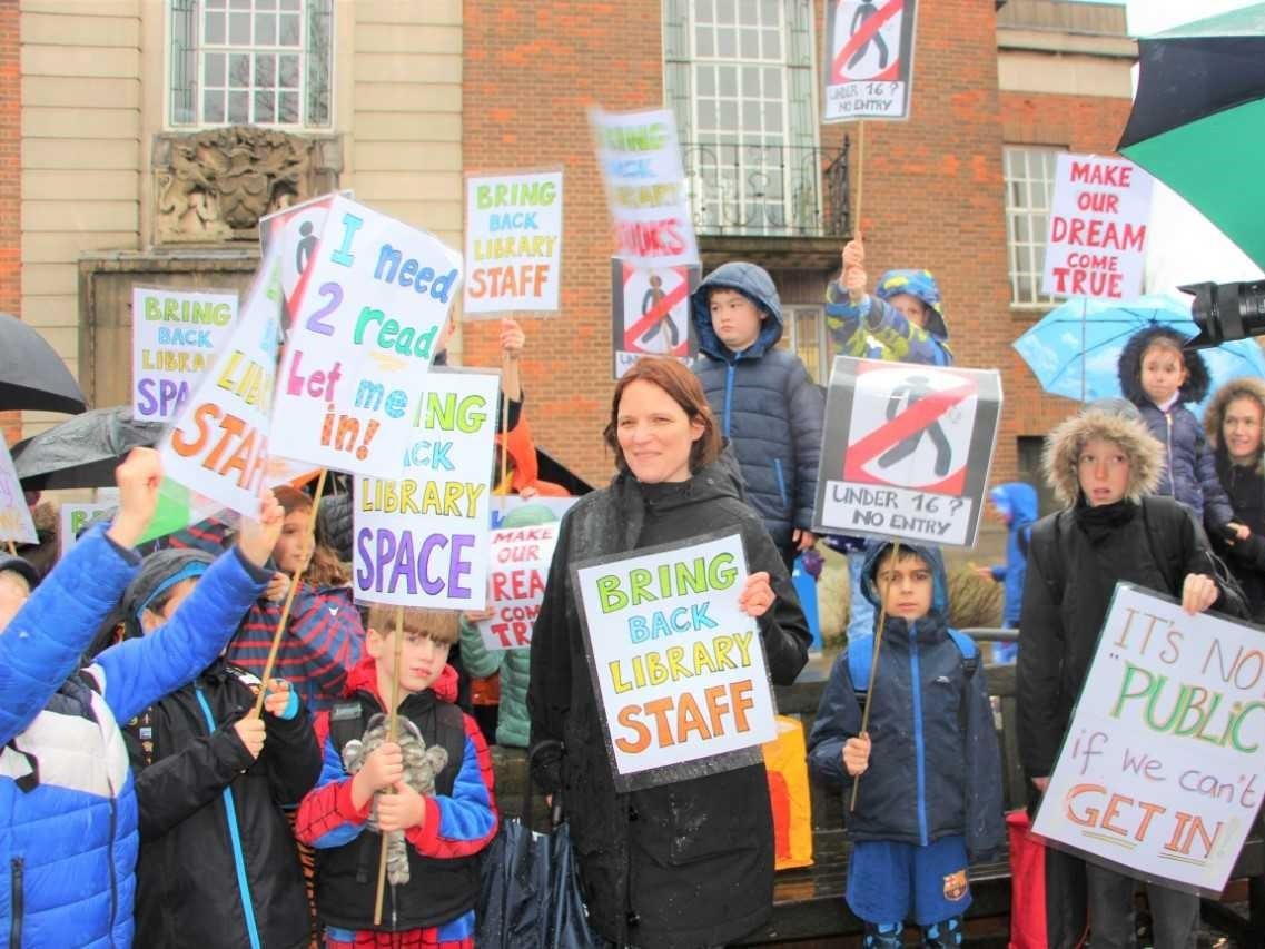 Protestors demand libraries are kept open in Barnet in 2019 (Erini Rodis)