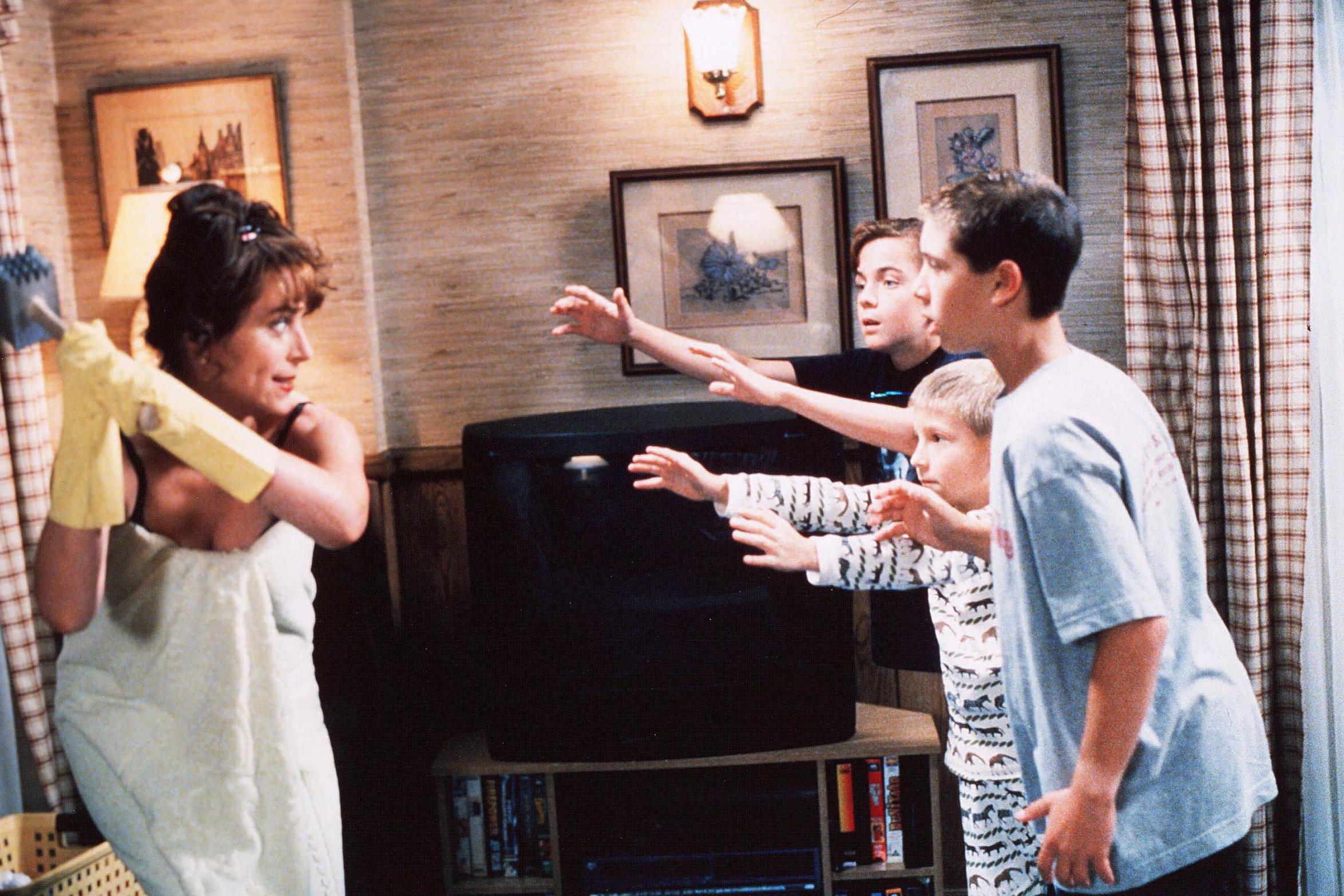 Parental guidance: Jane Kaczmarek, Frankie Muniz, Erik Per Sullivan, and Christopher Masterson