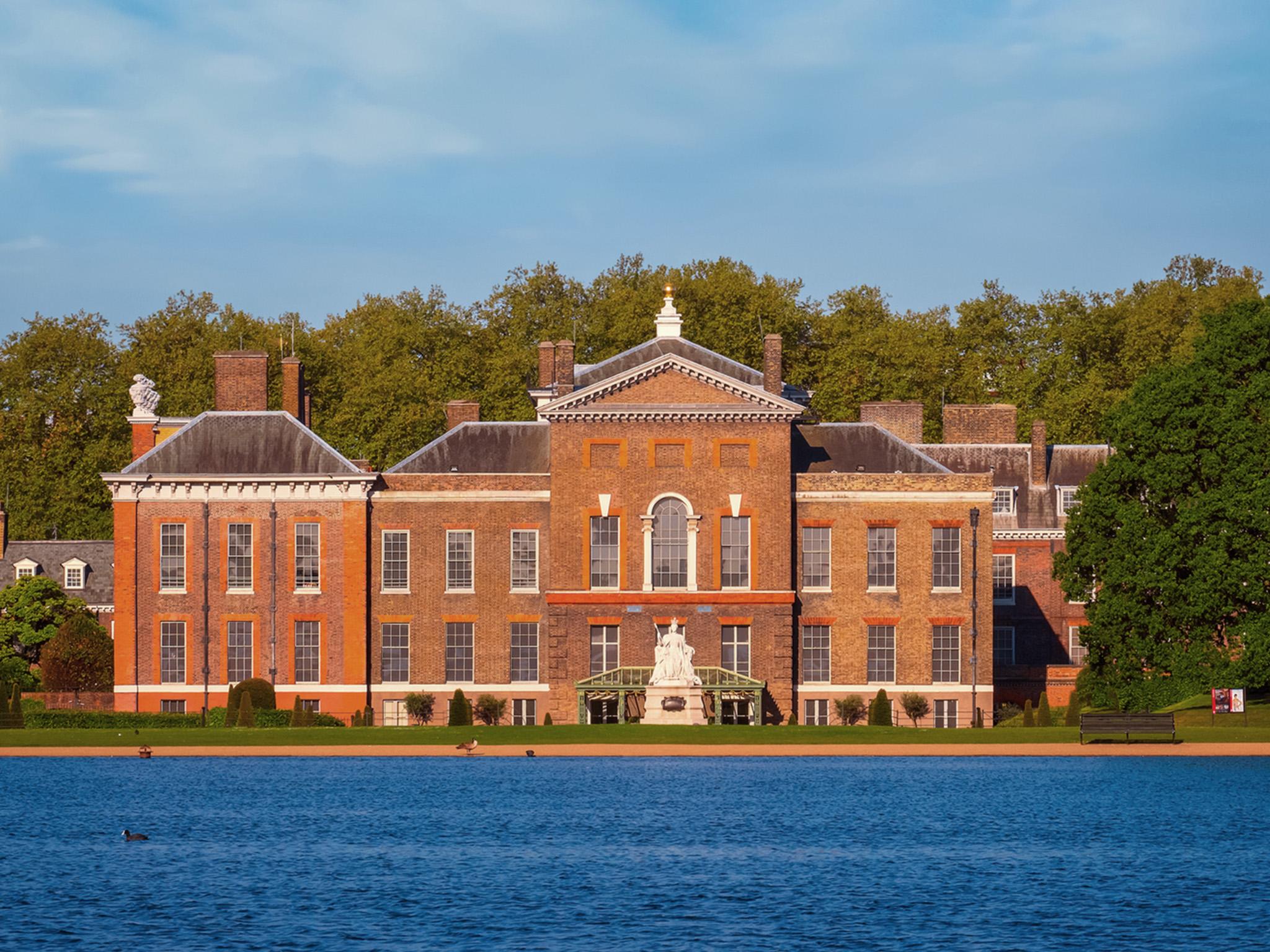 Kensington Palace overlooks the Round Pond in Kensington Gardens